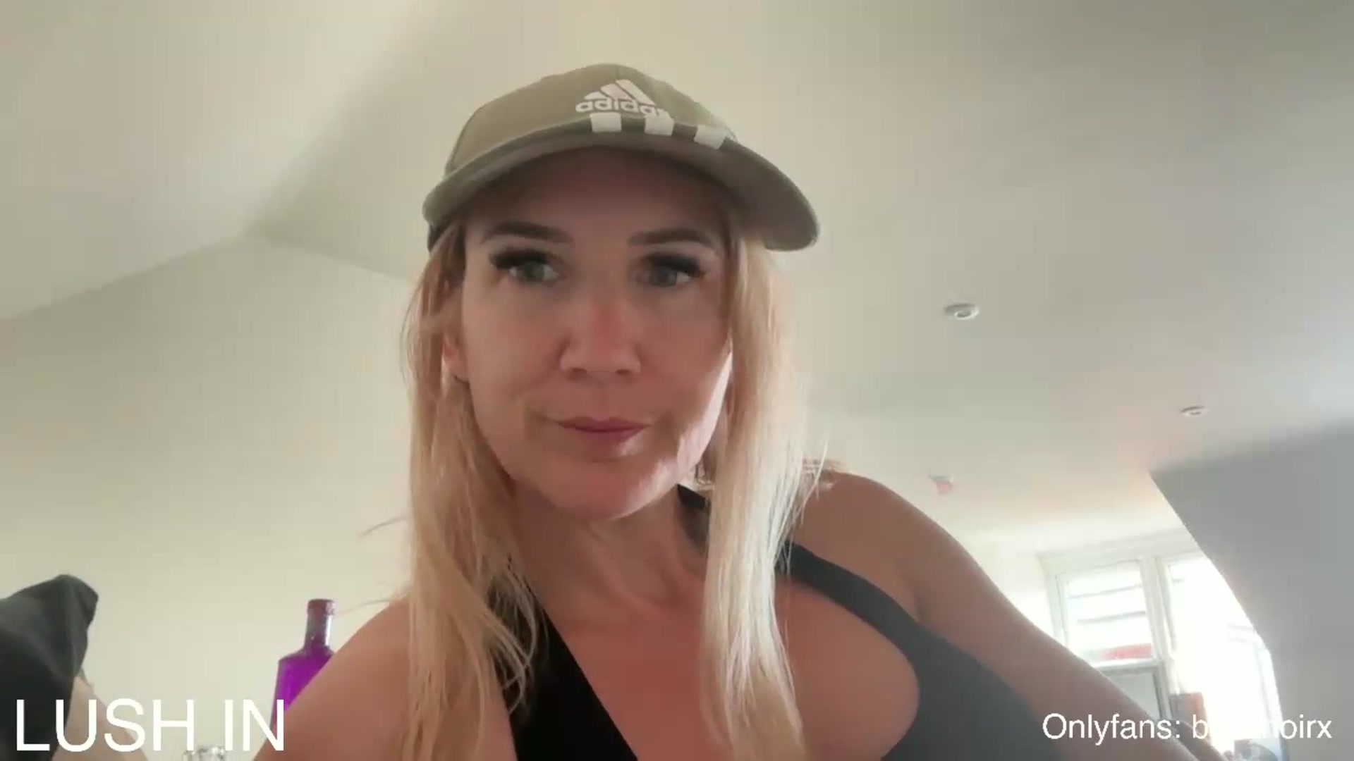Gallery image thumbnail from Bellanoirxx's myfreecams stream on, 05/26/2026, 10:12 image 15 of 20