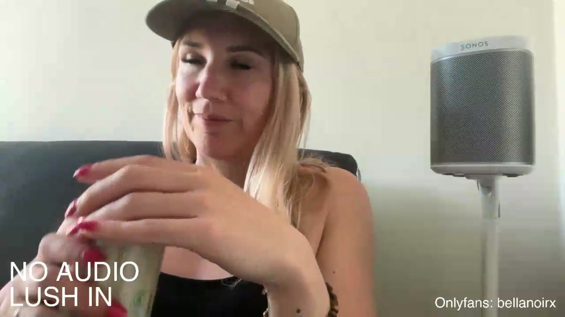 Gallery image thumbnail from Bellanoirxx's myfreecams stream on, 05/26/2026, 10:12 image 17 of 20