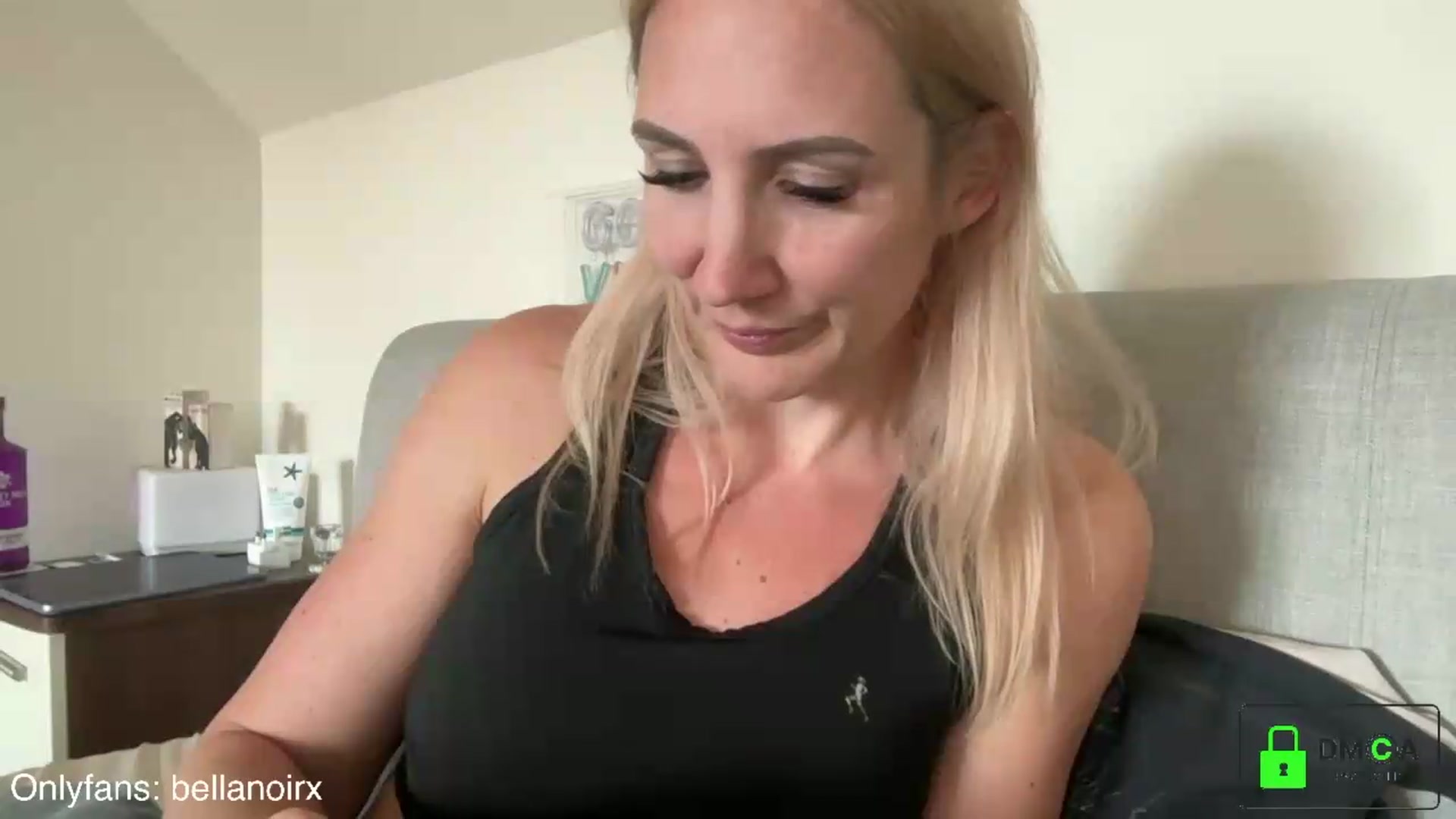Gallery image thumbnail from Bellanoirxx's myfreecams stream on, 06/05/2026, 10:55 image 11 of 20