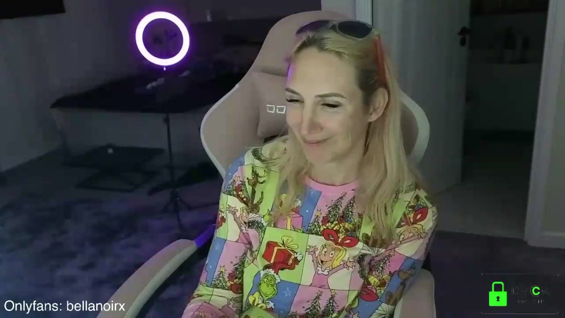 Gallery image thumbnail from Bellanoirxx's myfreecams stream on, 06/09/2026, 24:01 image 9 of 20