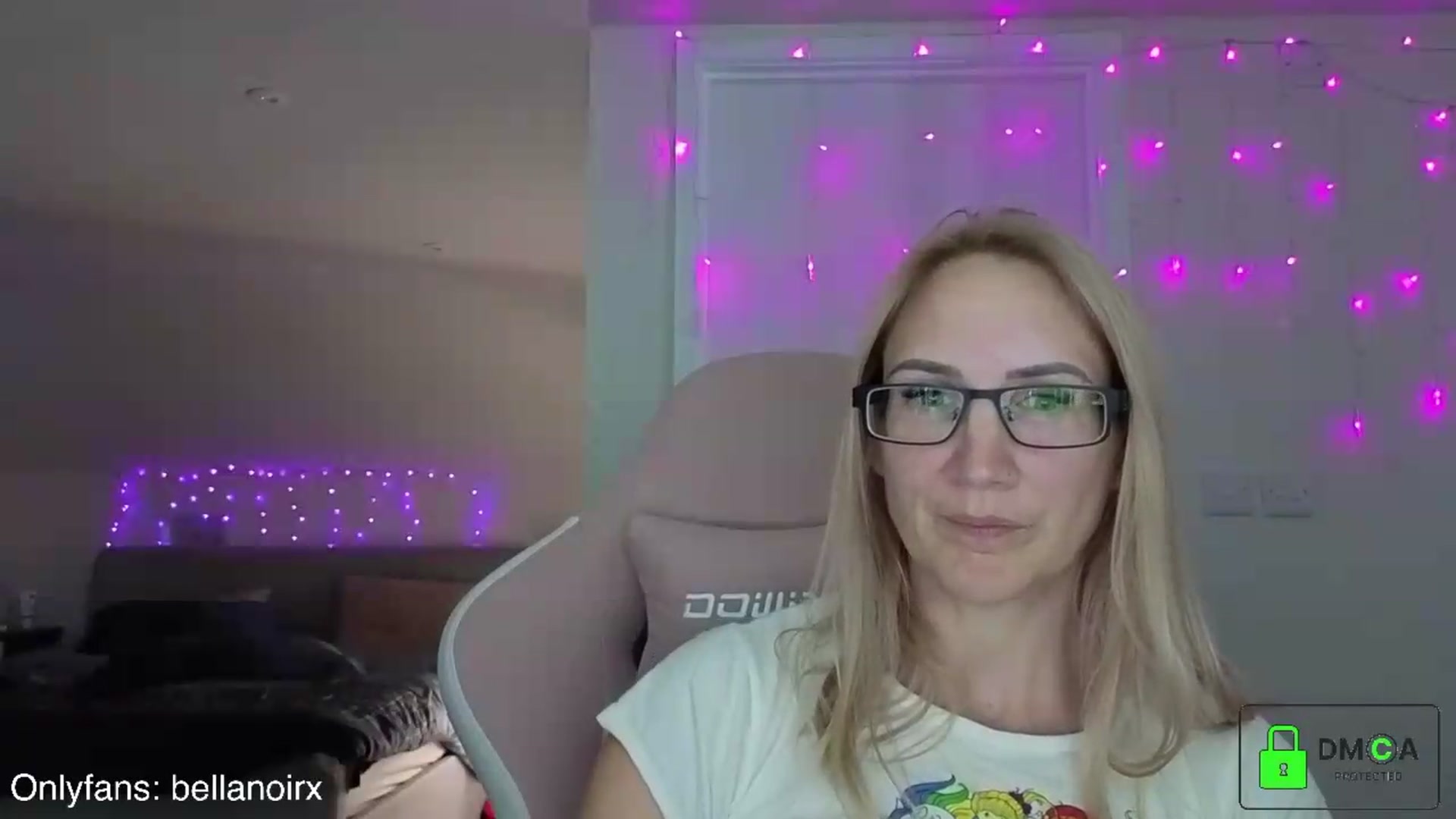 Gallery image thumbnail from Bellanoirxx's myfreecams stream on, 06/12/2026, 22:10 image 18 of 20