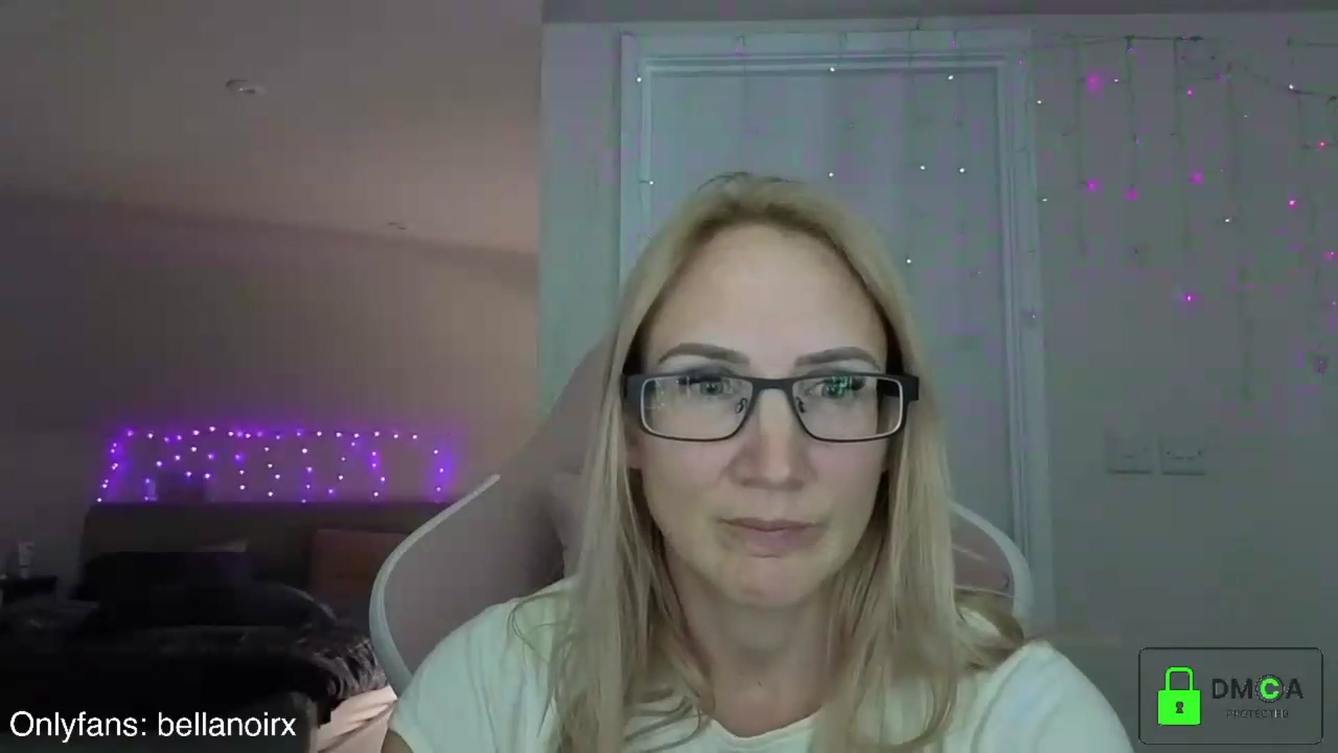 Gallery image thumbnail from Bellanoirxx's myfreecams stream on, 06/12/2026, 22:10 image 17 of 20