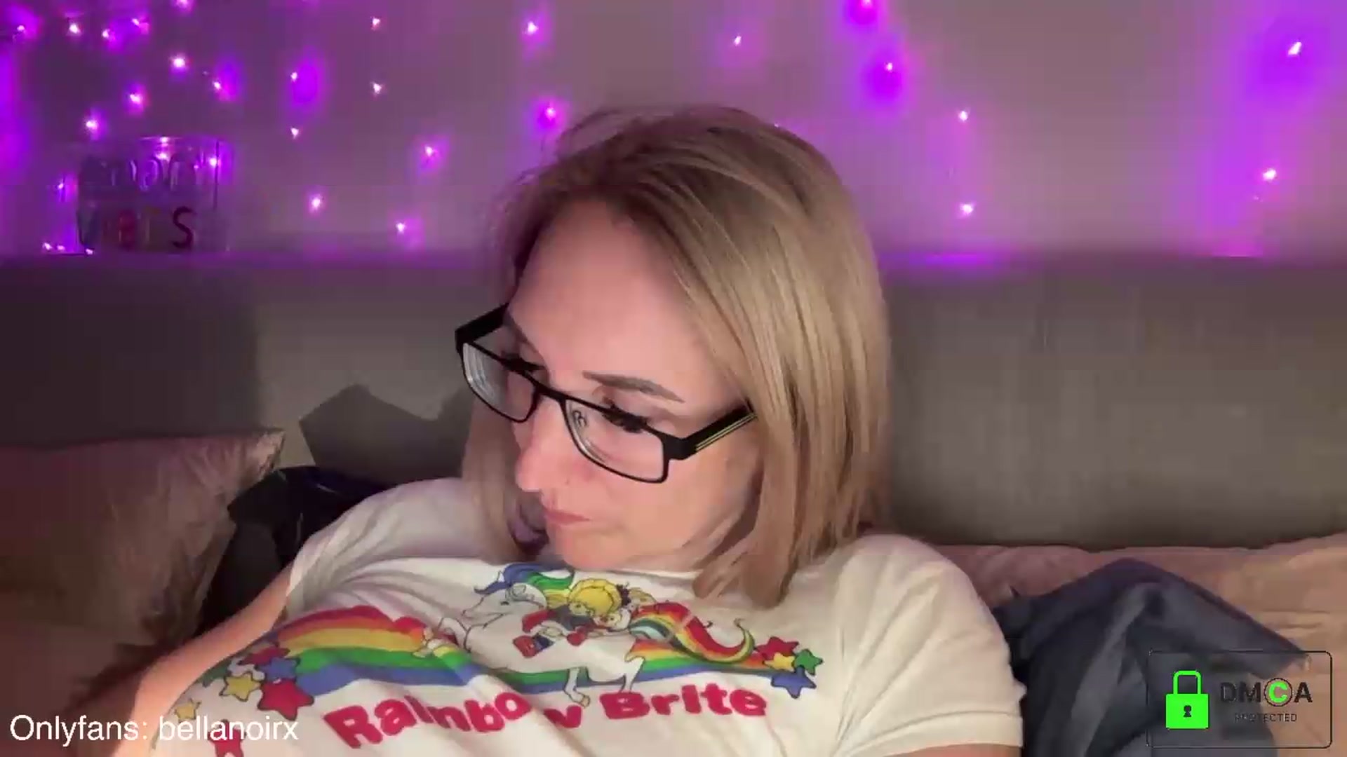 Gallery image thumbnail from Bellanoirxx's myfreecams stream on, 06/12/2026, 23:11 image 18 of 20