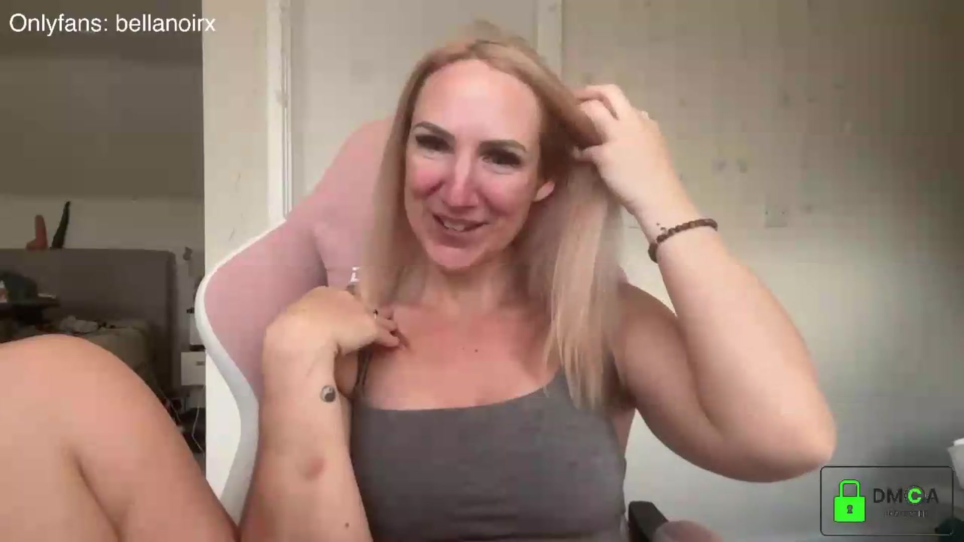 Gallery image thumbnail from Bellanoirxx's myfreecams stream on, 06/19/2026, 10:38 image 2 of 20