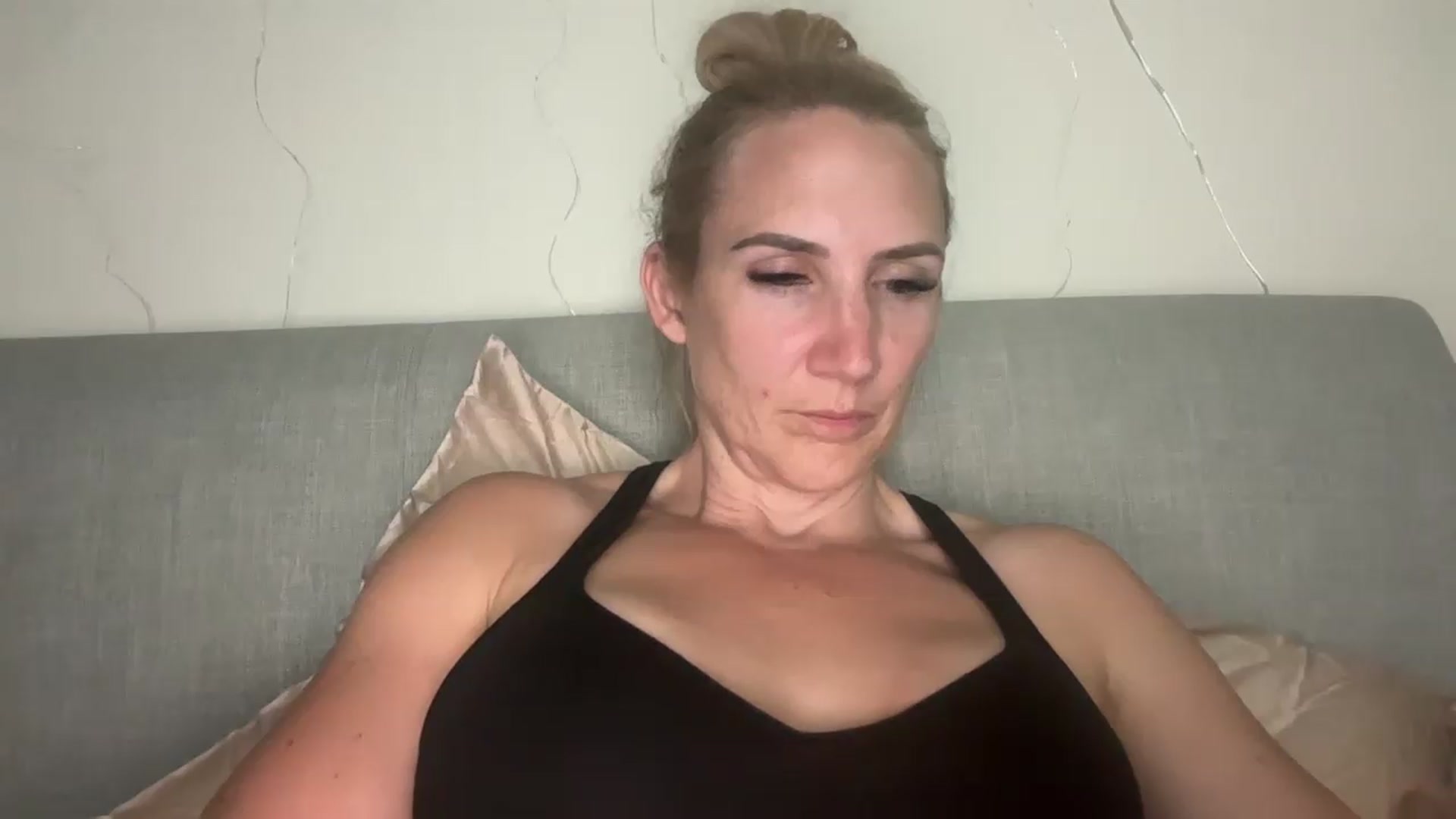Gallery image thumbnail from Bellanoirxx's myfreecams stream on, 06/24/2026, 22:06 image 14 of 20