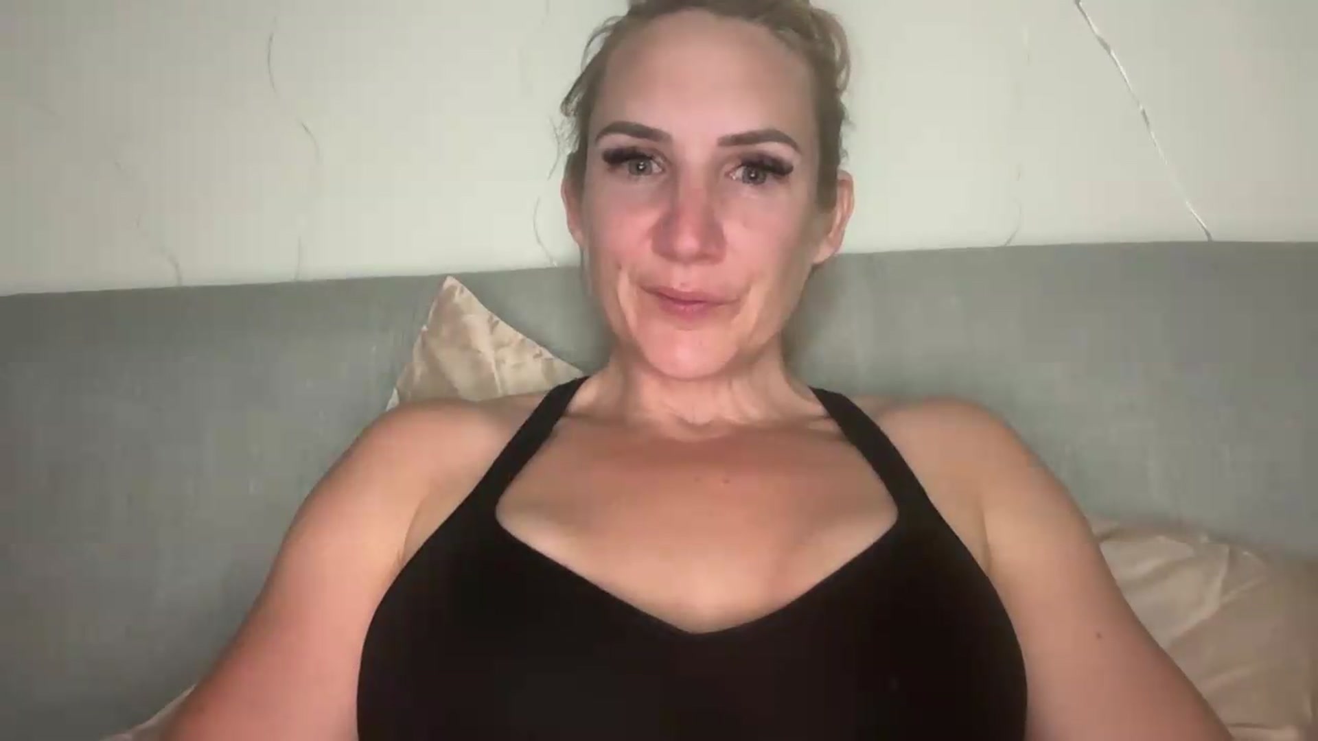 Gallery image thumbnail from Bellanoirxx's myfreecams stream on, 06/24/2026, 22:06 image 8 of 20
