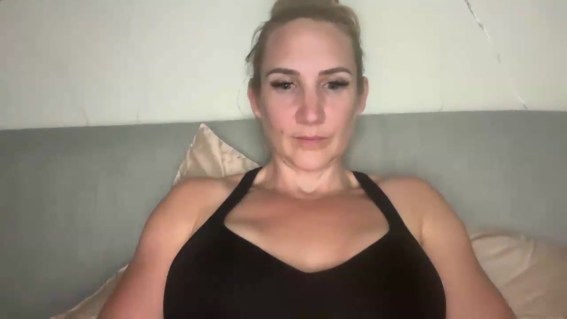 Gallery image thumbnail from Bellanoirxx's myfreecams stream on, 06/24/2026, 22:06 image 9 of 20