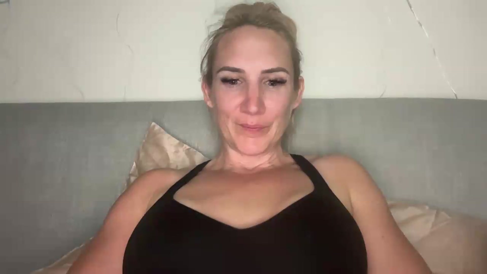 Gallery image thumbnail from Bellanoirxx's myfreecams stream on, 06/24/2026, 22:06 image 3 of 20