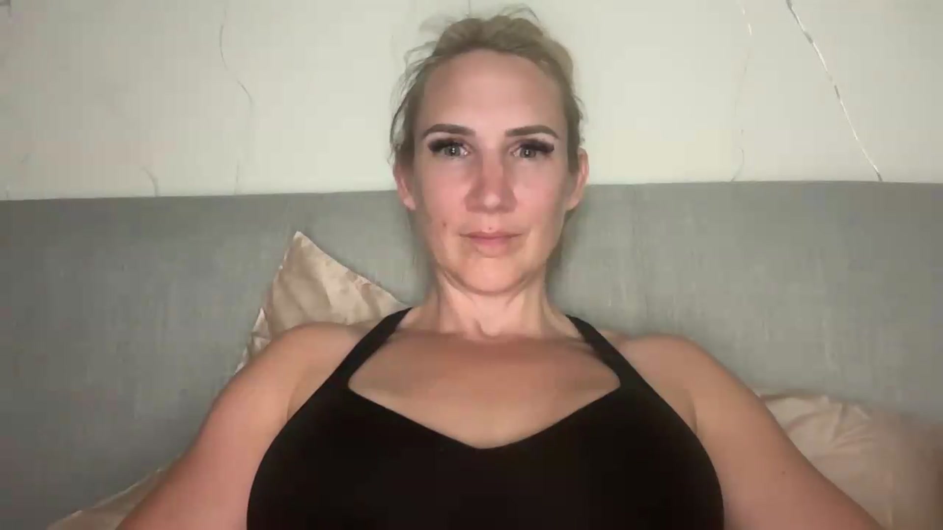 Gallery image thumbnail from Bellanoirxx's myfreecams stream on, 06/24/2026, 22:06 image 4 of 20