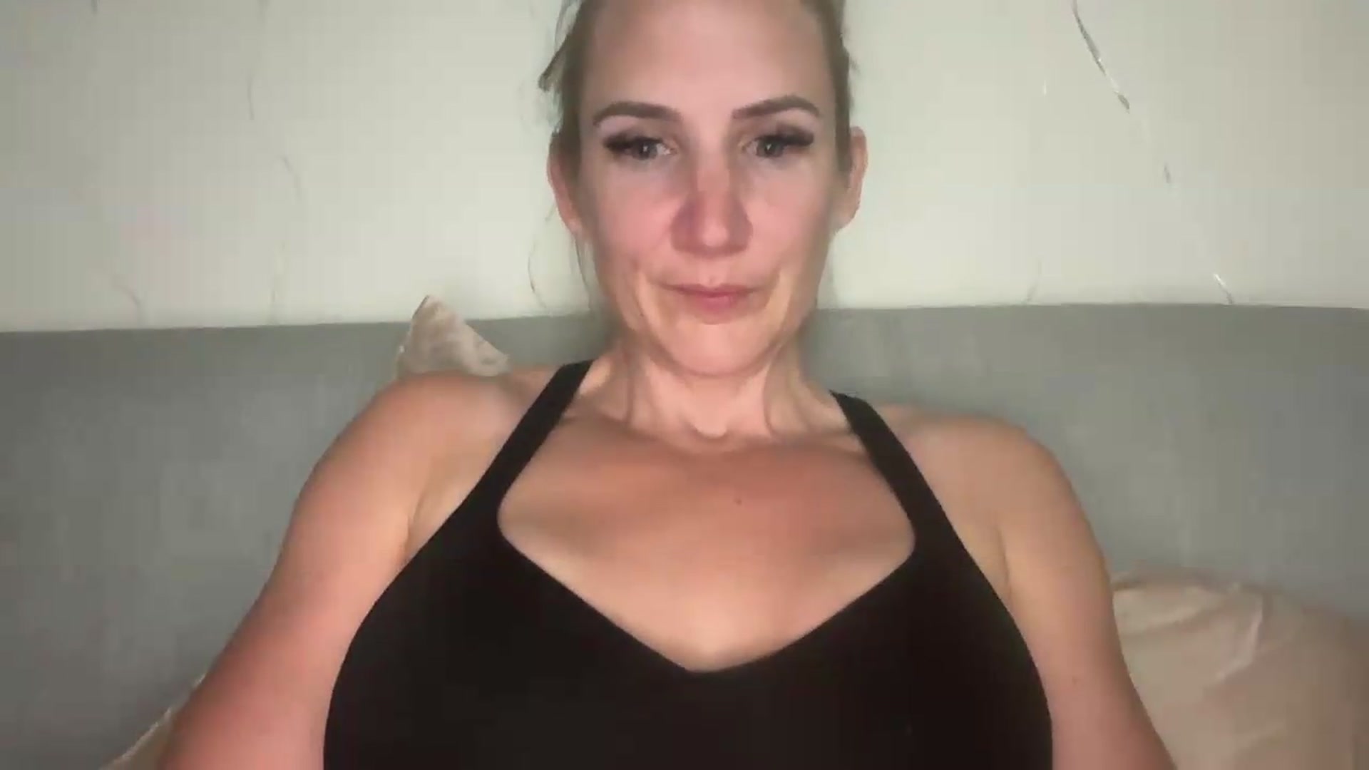 Gallery image thumbnail from Bellanoirxx's myfreecams stream on, 06/24/2026, 22:06 image 7 of 20