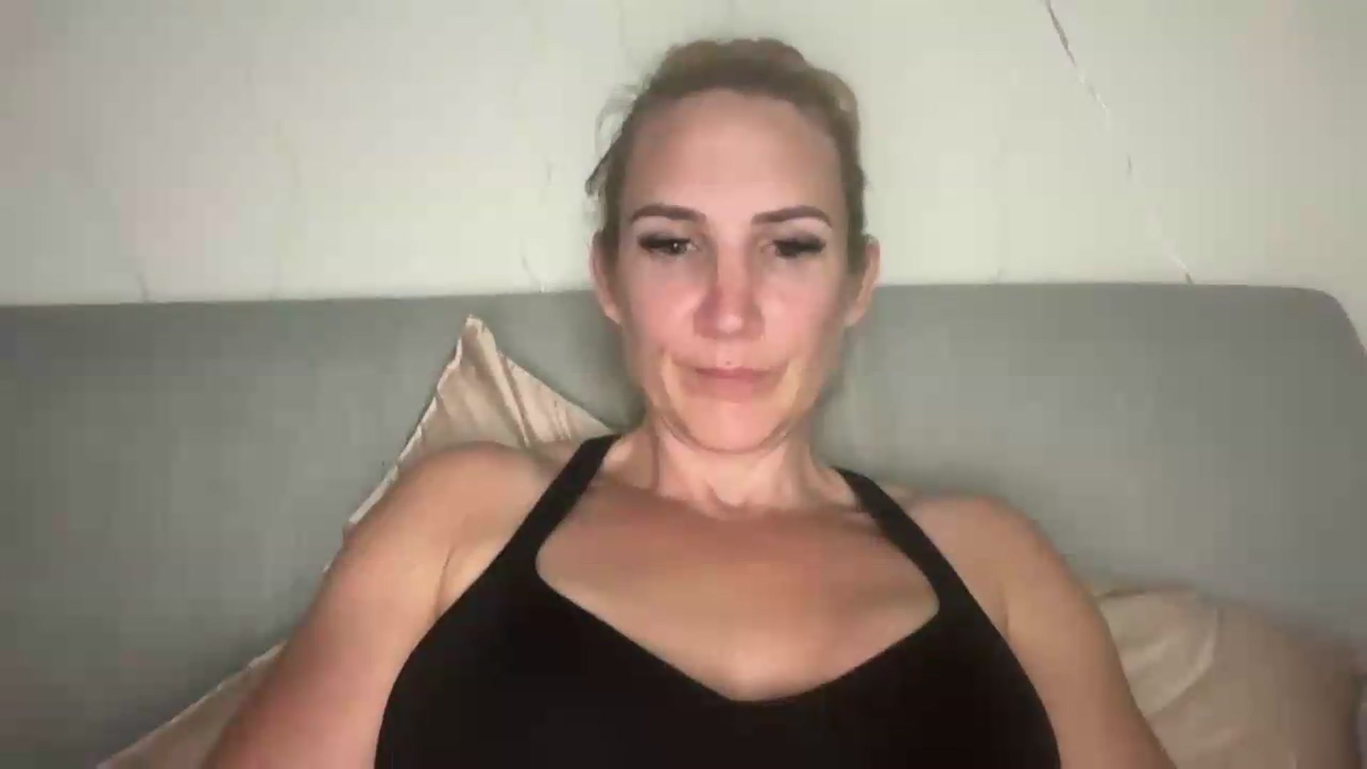 Gallery image thumbnail from Bellanoirxx's myfreecams stream on, 06/24/2026, 22:06 image 17 of 20
