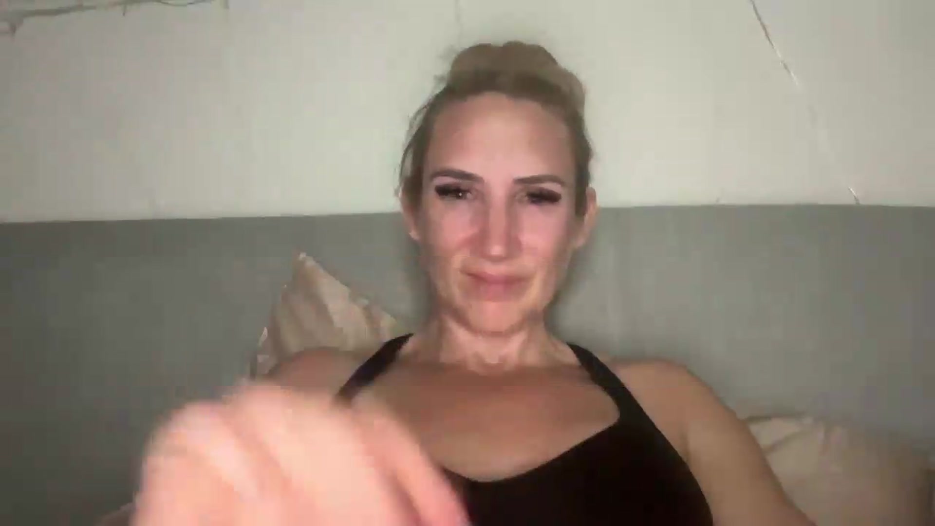Gallery image thumbnail from Bellanoirxx's myfreecams stream on, 06/24/2026, 22:06 image 5 of 20