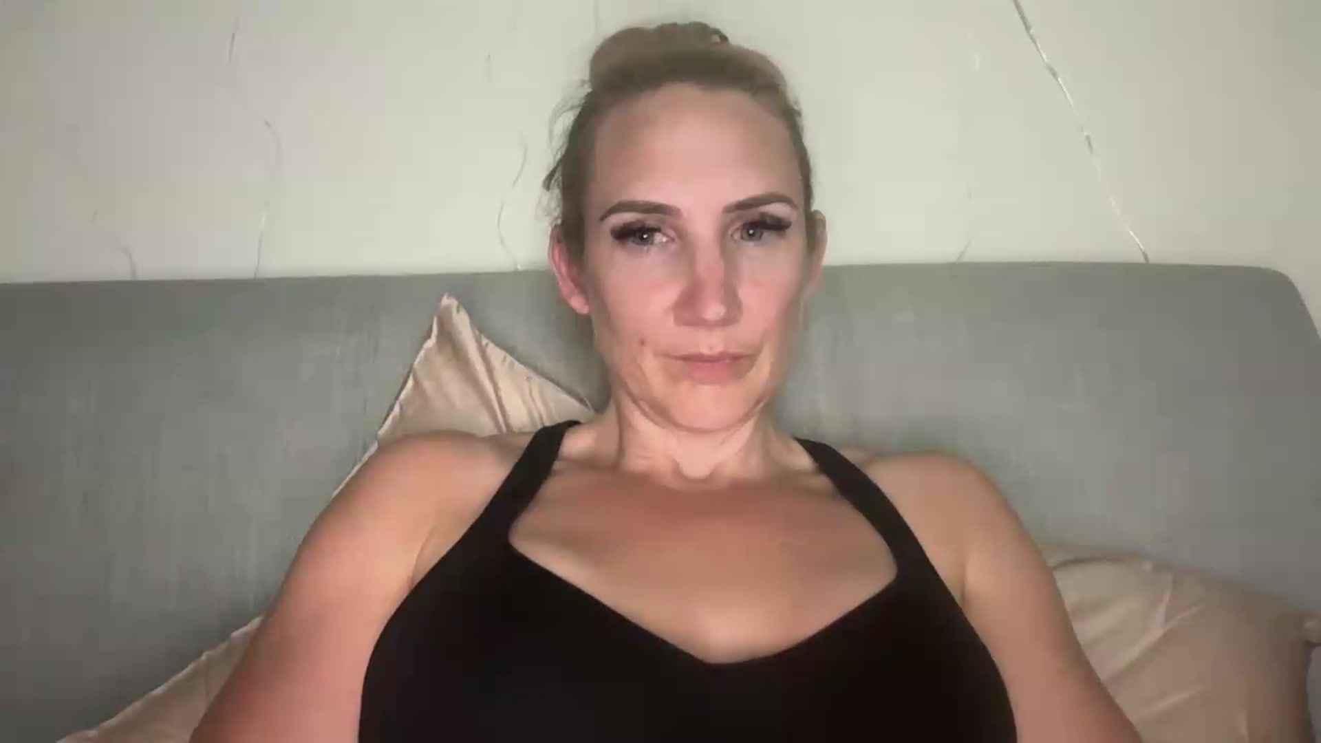 Gallery image thumbnail from Bellanoirxx's myfreecams stream on, 06/24/2026, 22:06 image 16 of 20