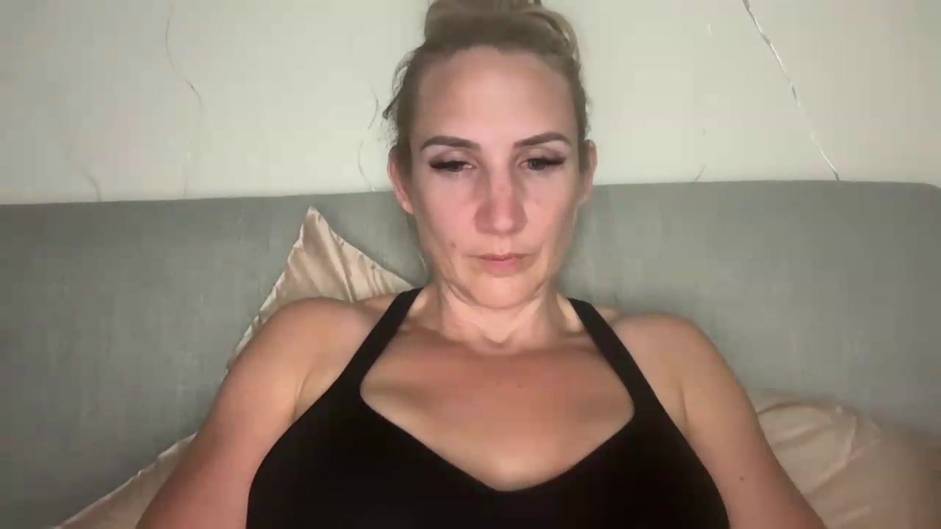 Gallery image thumbnail from Bellanoirxx's myfreecams stream on, 06/24/2026, 22:06 image 12 of 20