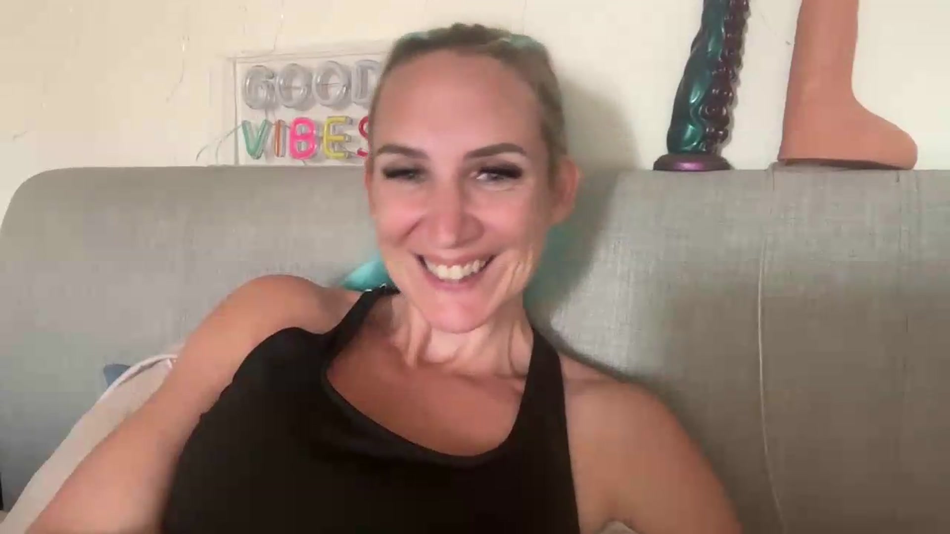 Gallery image thumbnail from Bellanoirxx's myfreecams stream on, 07/16/2026, 12:06 image 16 of 20