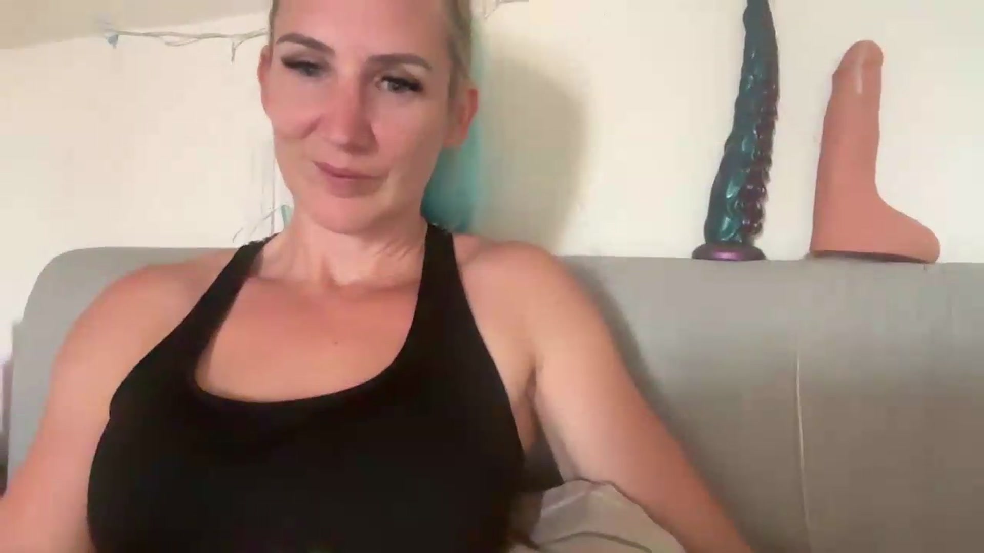 Gallery image thumbnail from Bellanoirxx's myfreecams stream on, 07/16/2026, 12:06 image 13 of 20