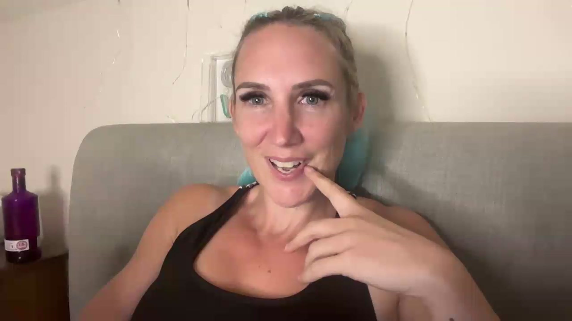 Gallery image thumbnail from Bellanoirxx's myfreecams stream on, 07/16/2026, 21:50 image 9 of 20
