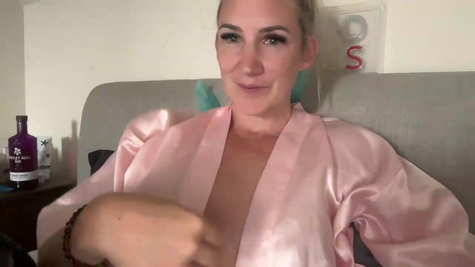 Gallery image thumbnail from Bellanoirxx's myfreecams stream on, 07/20/2026, 06:28 image 2 of 20