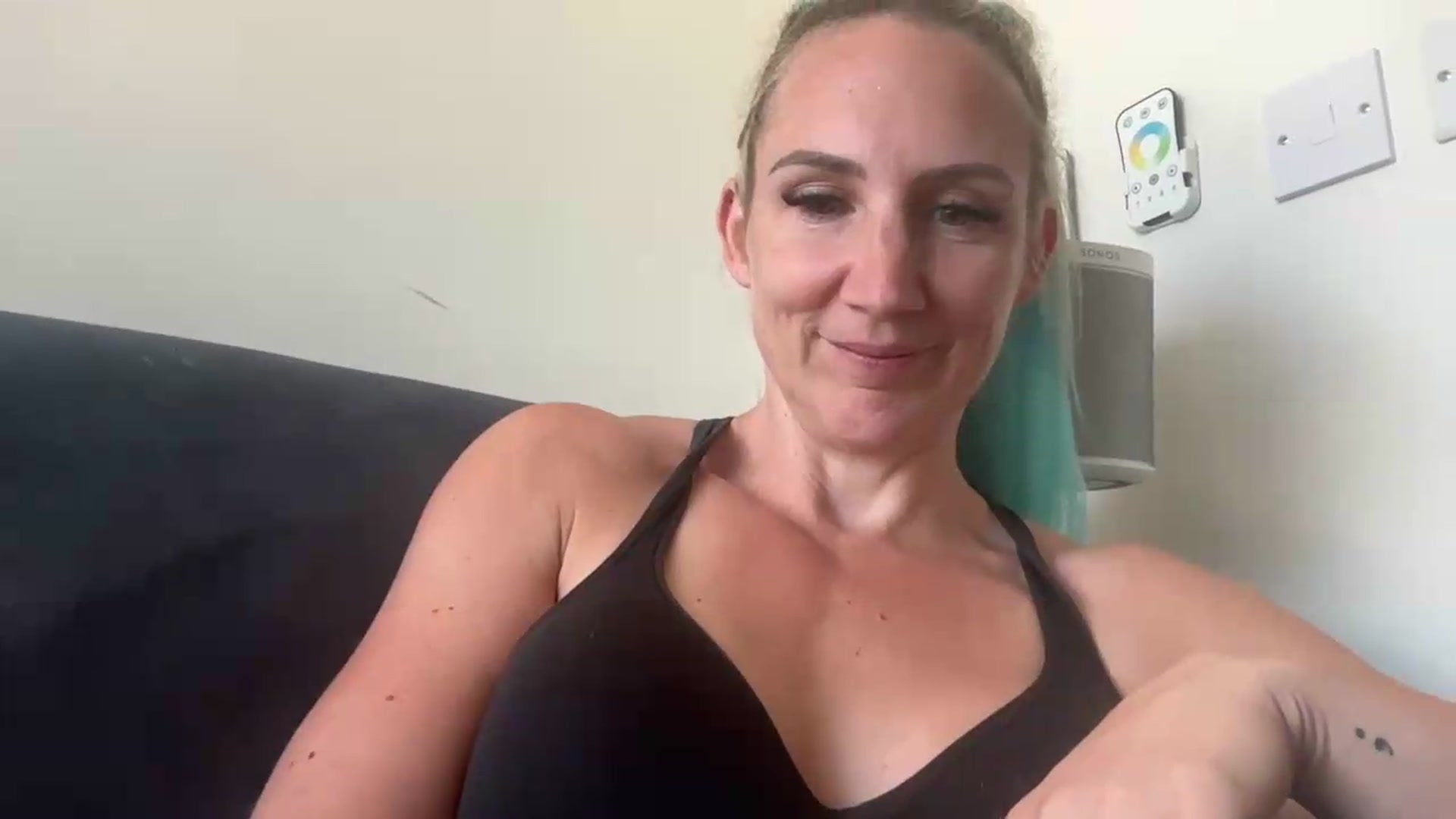Gallery image thumbnail from Bellanoirxx's myfreecams stream on, 07/20/2026, 14:10 image 6 of 20