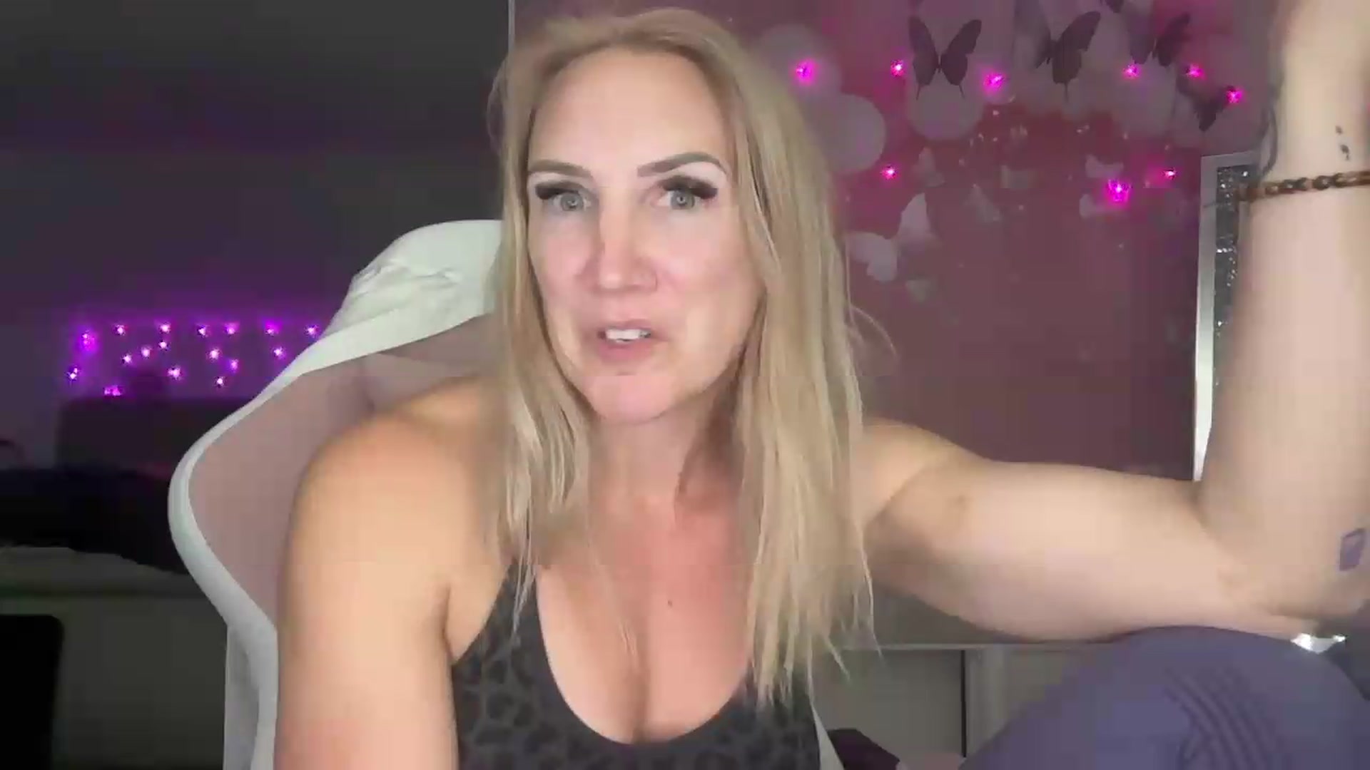 Gallery image thumbnail from Bellanoirxx's myfreecams stream on, 07/27/2026, 22:20 image 7 of 20