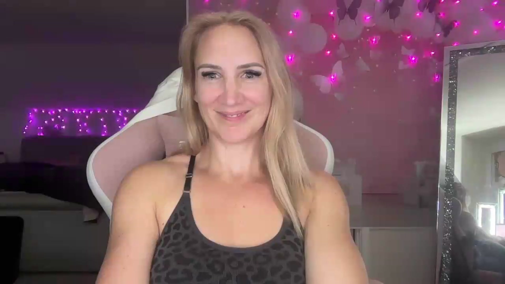 Gallery image thumbnail from Bellanoirxx's myfreecams stream on, 07/27/2026, 22:20 image 10 of 20