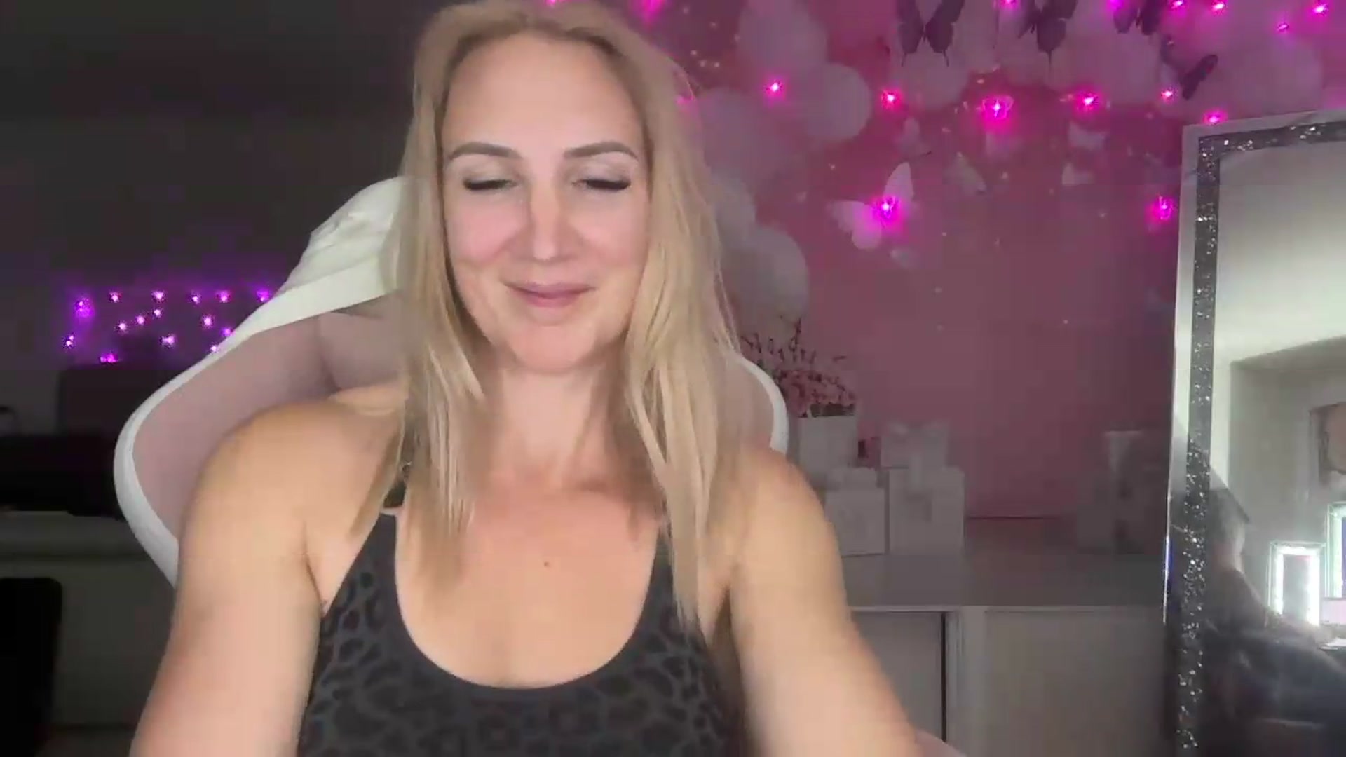 Gallery image thumbnail from Bellanoirxx's myfreecams stream on, 07/27/2026, 22:20 image 16 of 20