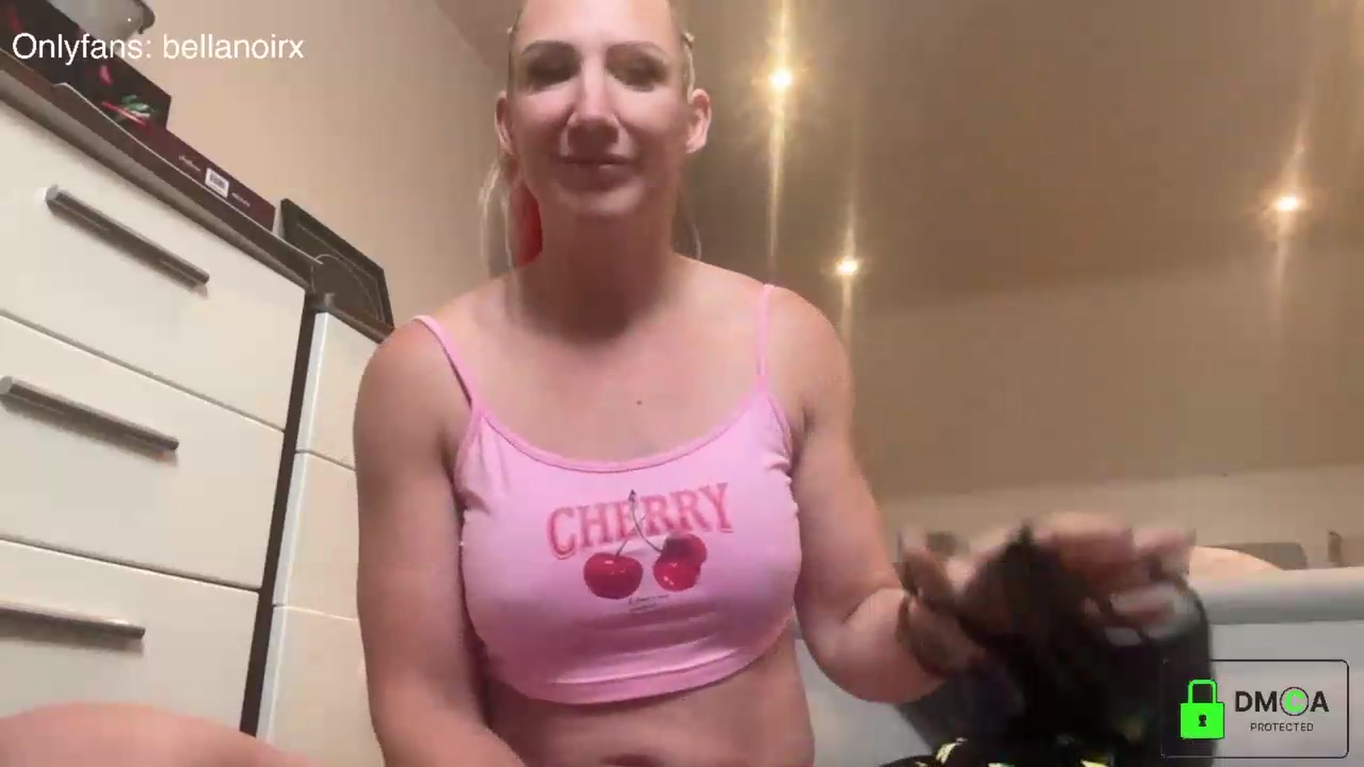 Gallery image thumbnail from Bellanoirxx's myfreecams stream on, 08/04/2026, 10:16 image 10 of 20