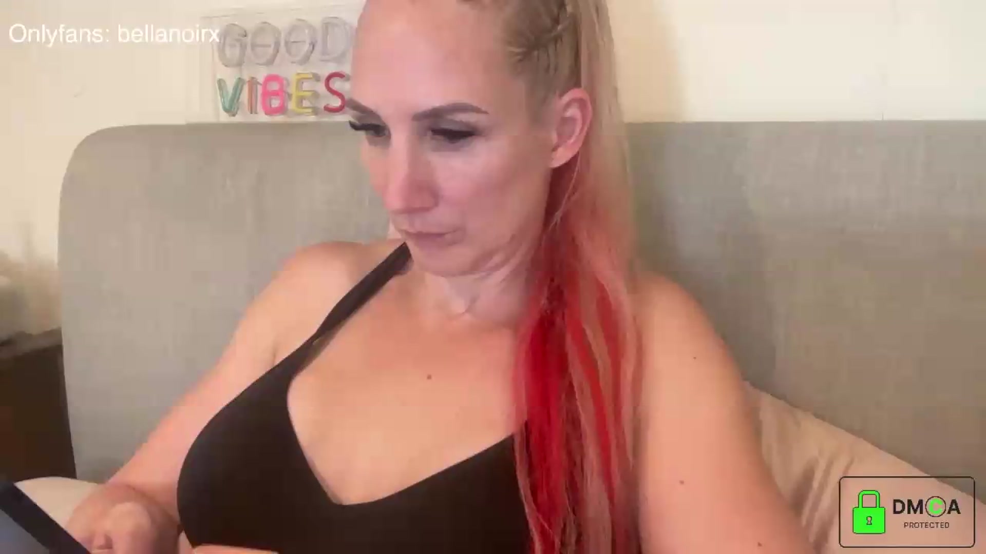 Gallery image thumbnail from Bellanoirxx's myfreecams stream on, 08/04/2026, 13:47 image 10 of 20
