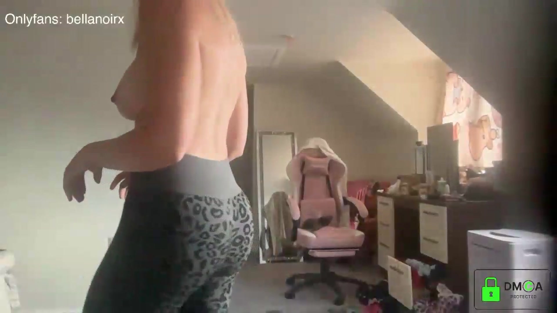 Gallery image thumbnail from Bellanoirxx's myfreecams stream on, 08/22/2026, 10:49 image 15 of 20