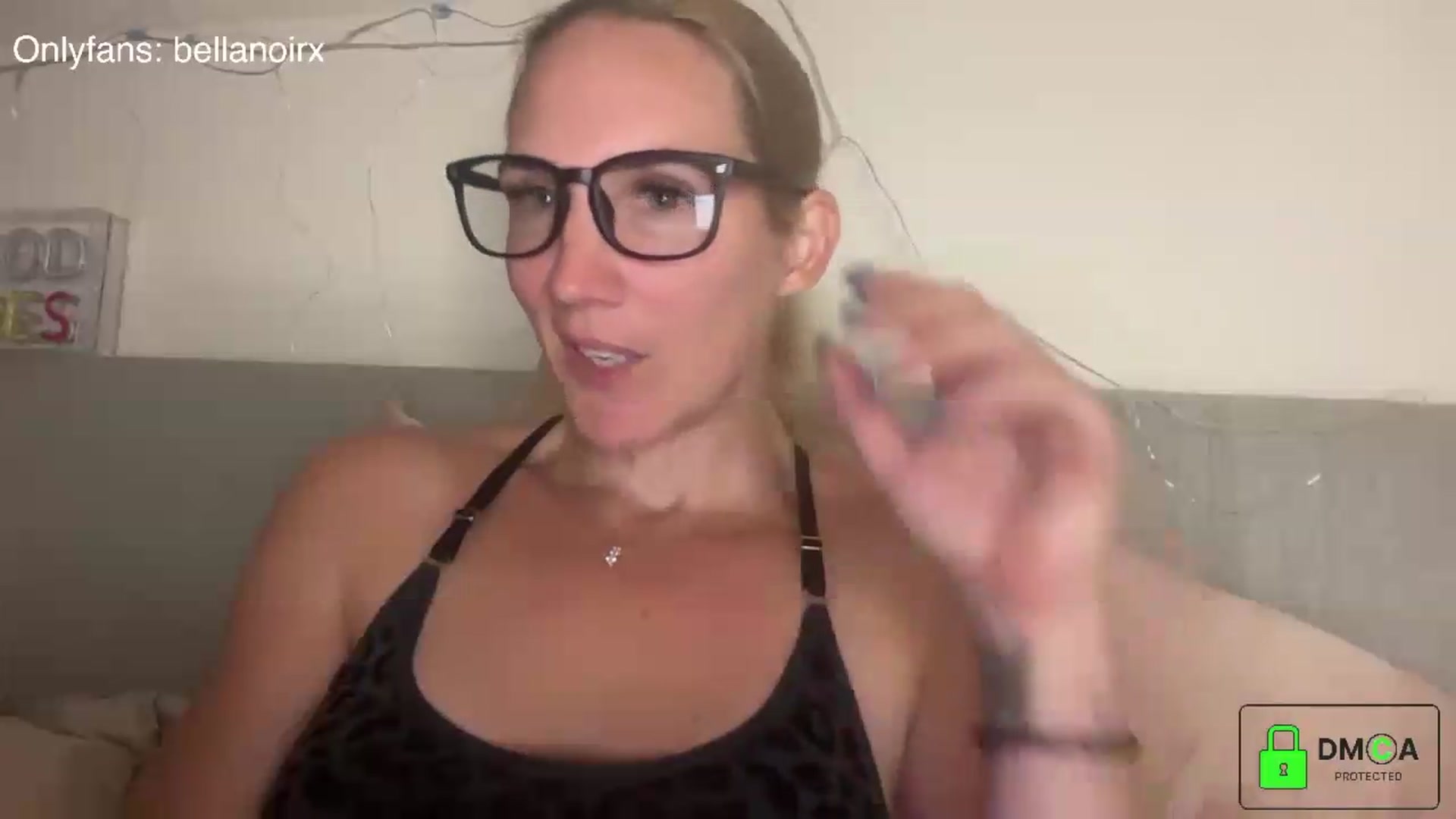 Gallery image thumbnail from Bellanoirxx's myfreecams stream on, 08/25/2026, 21:43 image 4 of 20