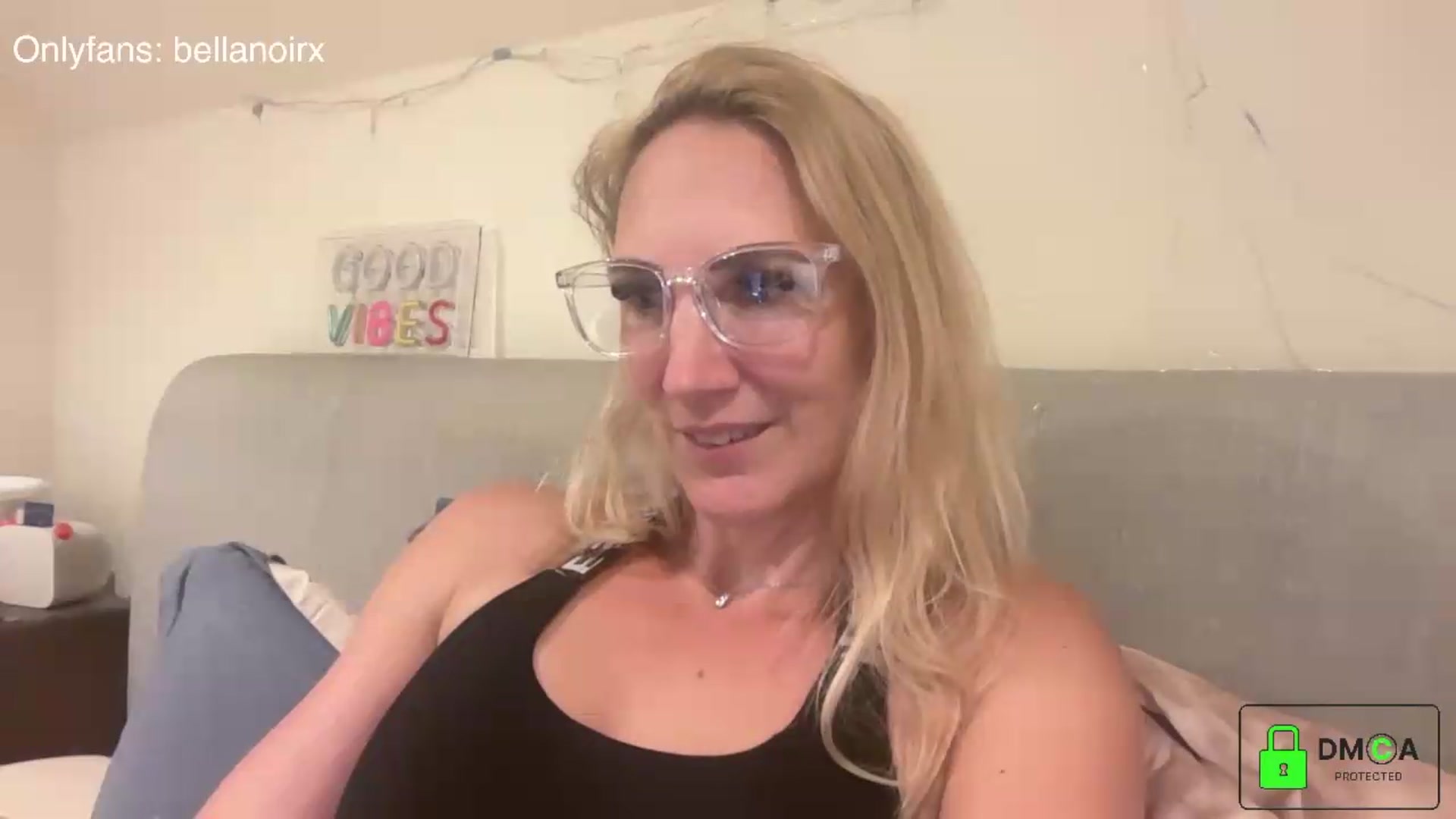 Gallery image thumbnail from Bellanoirxx's myfreecams stream on, 08/27/2026, 21:41 image 10 of 20