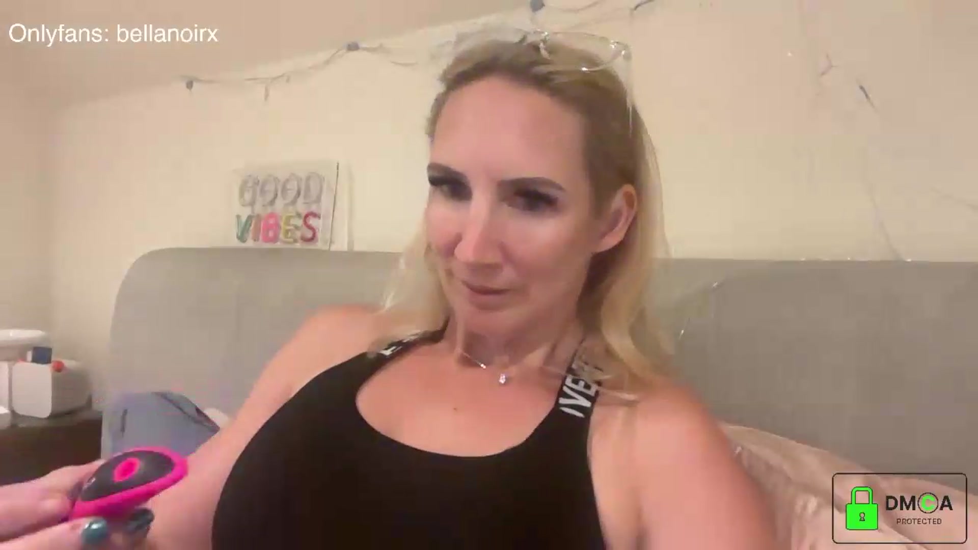 Gallery image thumbnail from Bellanoirxx's myfreecams stream on, 08/27/2026, 21:41 image 2 of 20