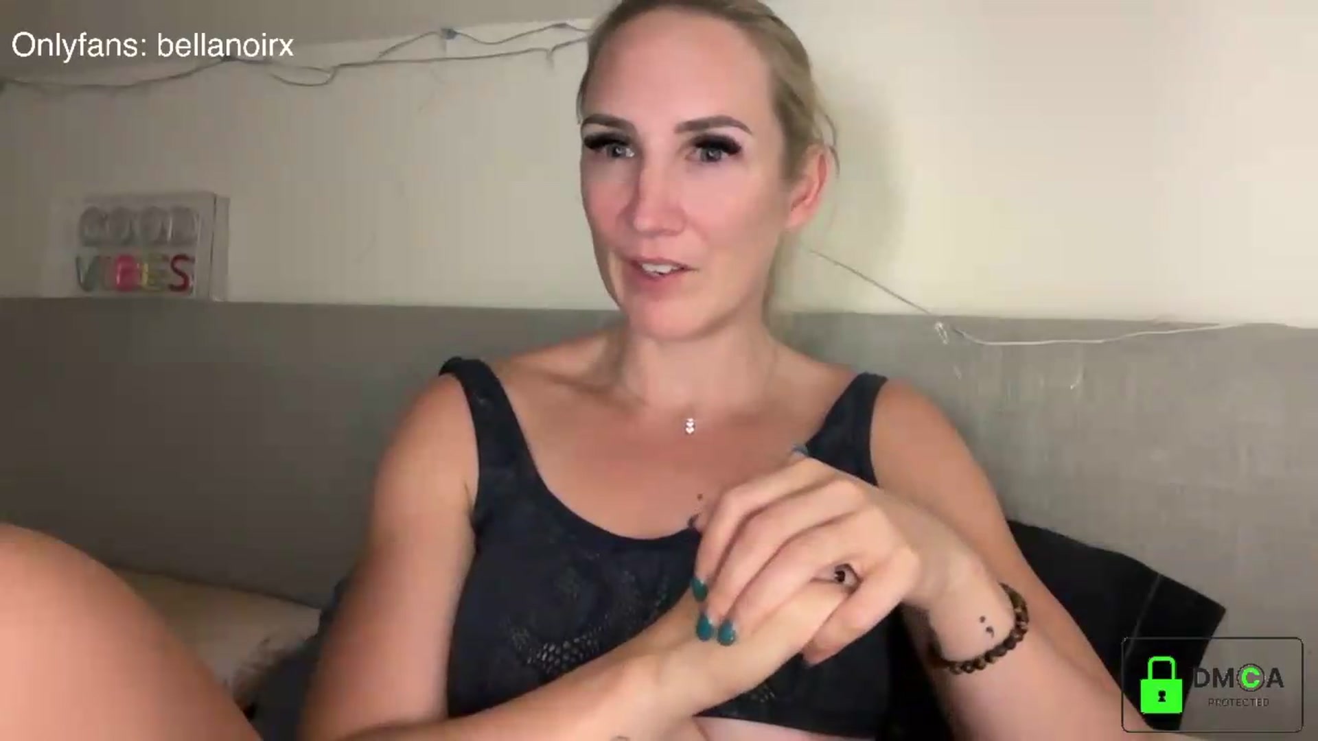 Gallery image thumbnail from Bellanoirxx's myfreecams stream on, 09/01/2026, 22:04 image 10 of 20