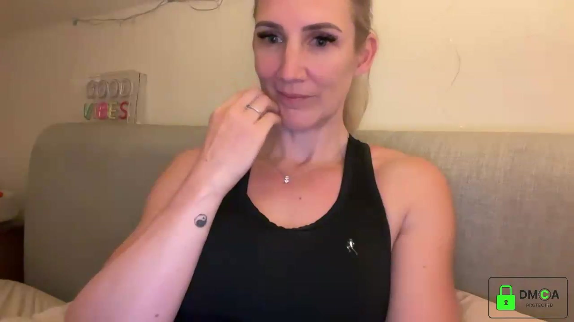 Gallery image thumbnail from Bellanoirxx's myfreecams stream on, 09/15/2026, 21:37 image 2 of 20