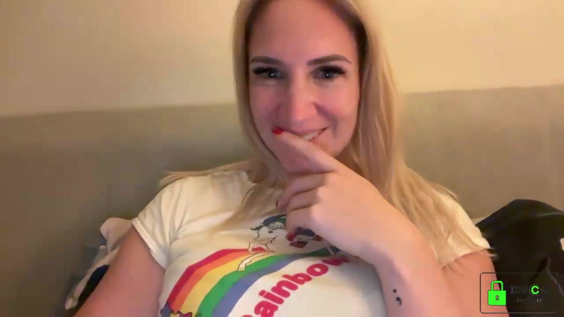 Gallery image thumbnail from Bellanoirxx's myfreecams stream on, 09/19/2026, 04:12 image 18 of 20