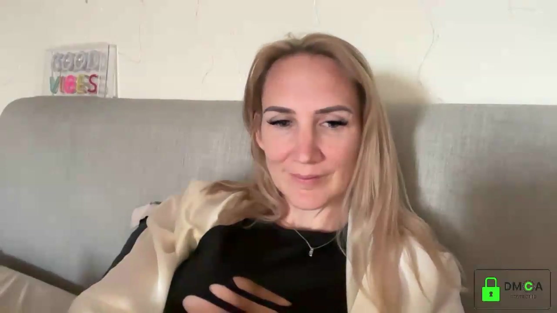 Gallery image thumbnail from Bellanoirxx's myfreecams stream on, 09/22/2026, 10:06 image 17 of 20