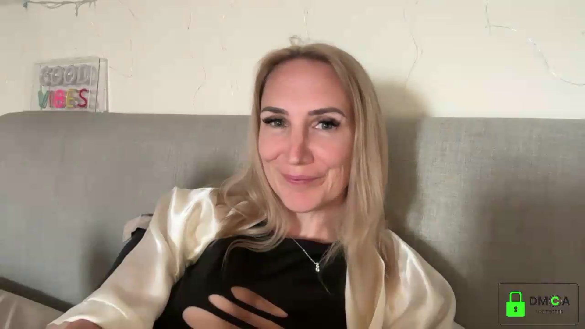 Gallery image thumbnail from Bellanoirxx's myfreecams stream on, 09/22/2026, 10:06 image 13 of 20