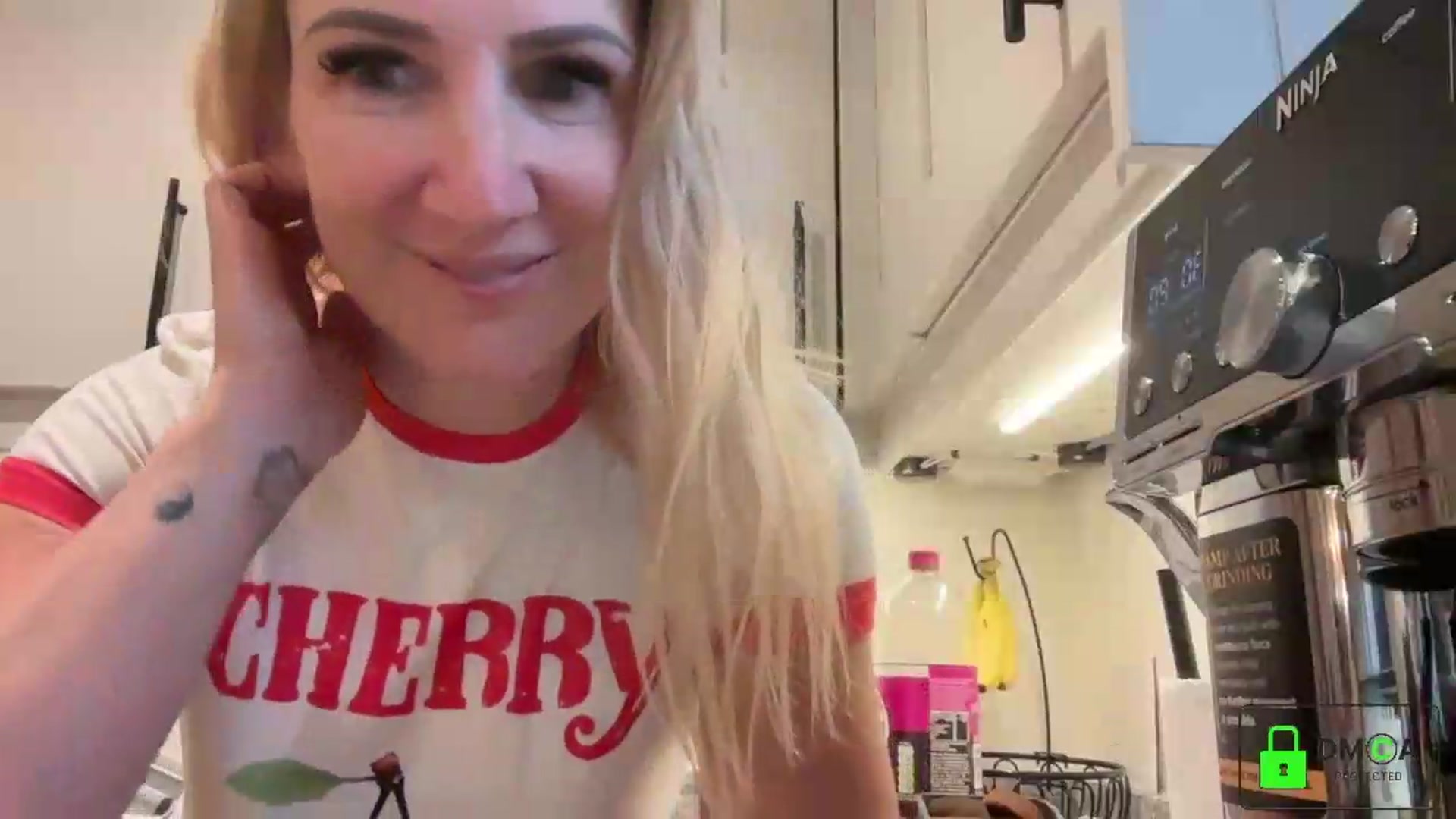 Gallery image thumbnail from Bellanoirxx's myfreecams stream on, 09/23/2026, 07:10 image 16 of 20