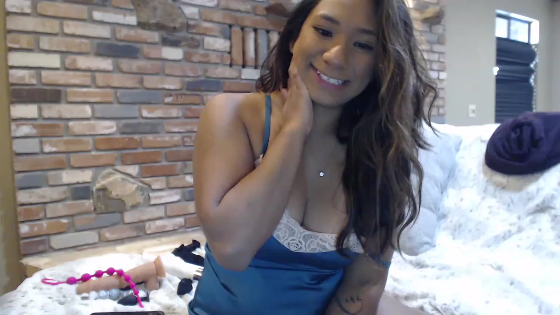 Gallery image thumbnail from Bellarose_x0's myfreecams stream on, 11/15/2022, 17:01 image 19 of 20