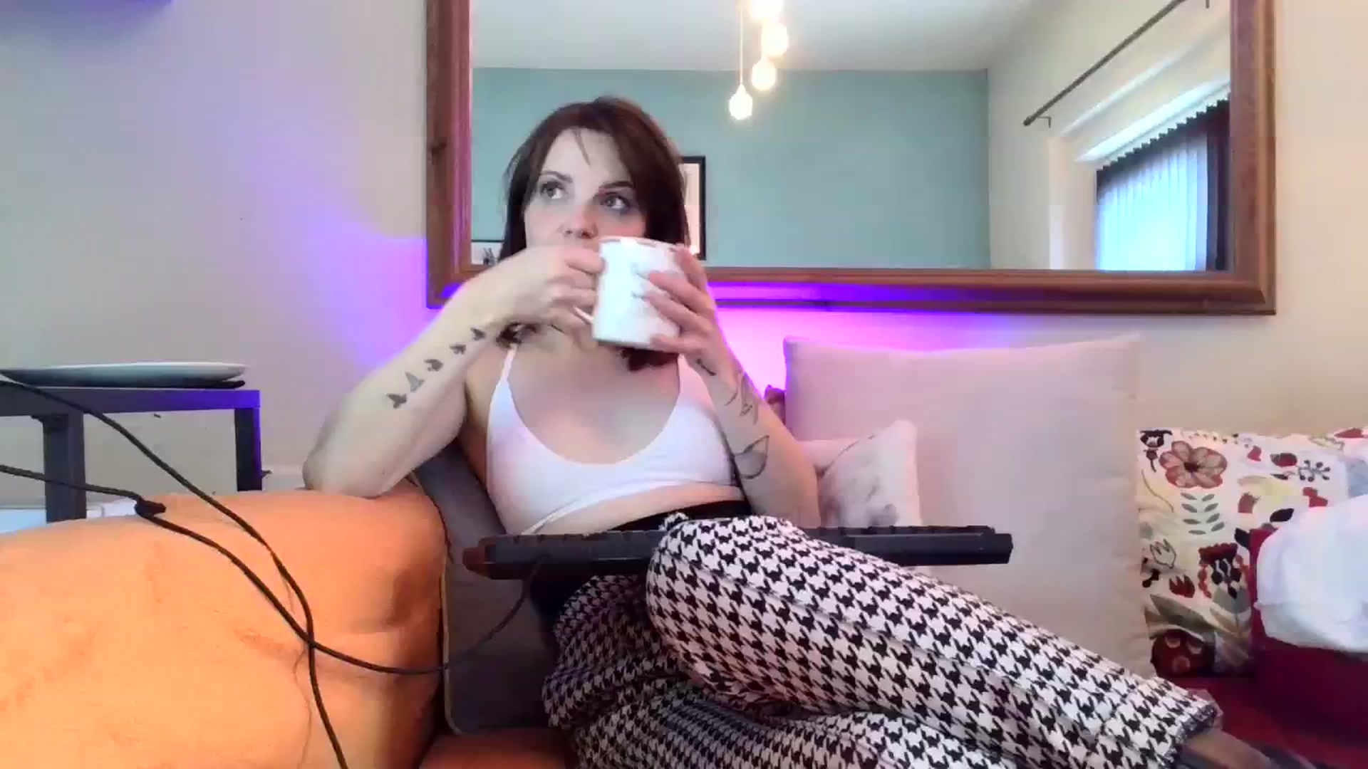 Gallery image thumbnail from BelleBlake's myfreecams stream on, 10/18/2023, 13:15 image 18 of 20