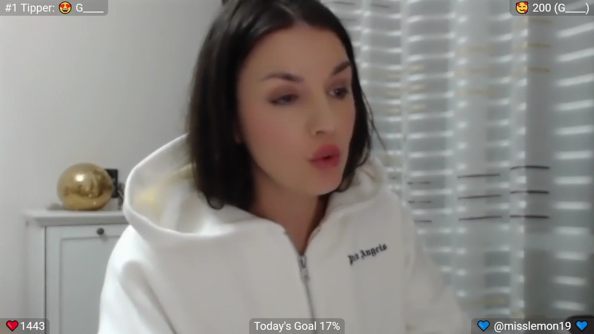 Gallery image thumbnail from BelleStar's myfreecams stream on, 03/23/2025, 24:44 image 16 of 20