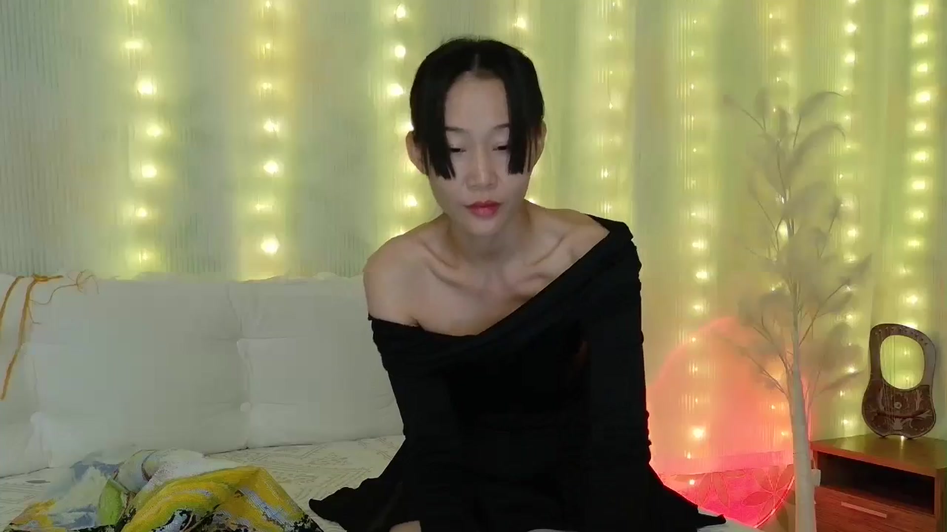 Gallery image thumbnail from Belll's myfreecams stream on, 04/15/2026, 12:56 image 7 of 20