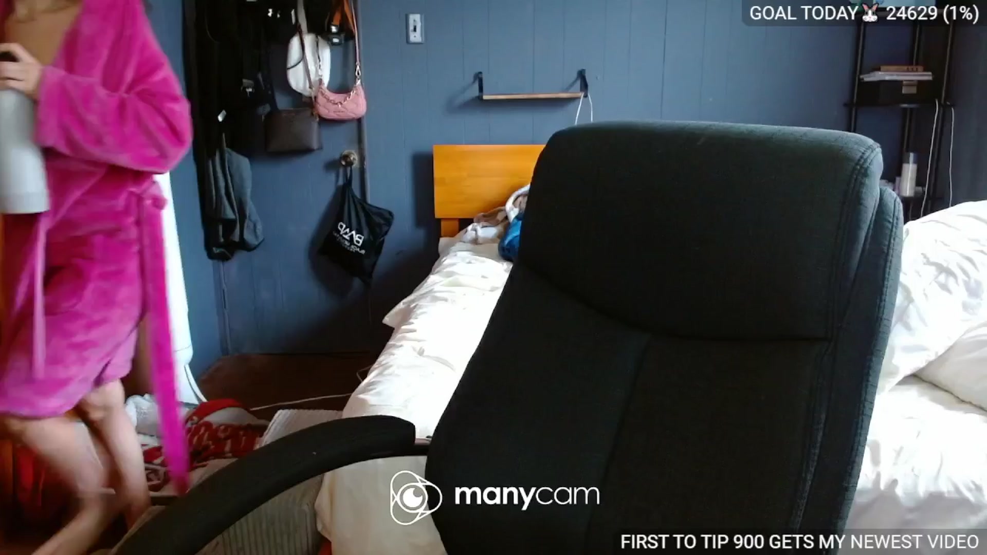 Gallery image thumbnail from BelllaRina's myfreecams stream on, 04/13/2024, 19:20 image 6 of 20