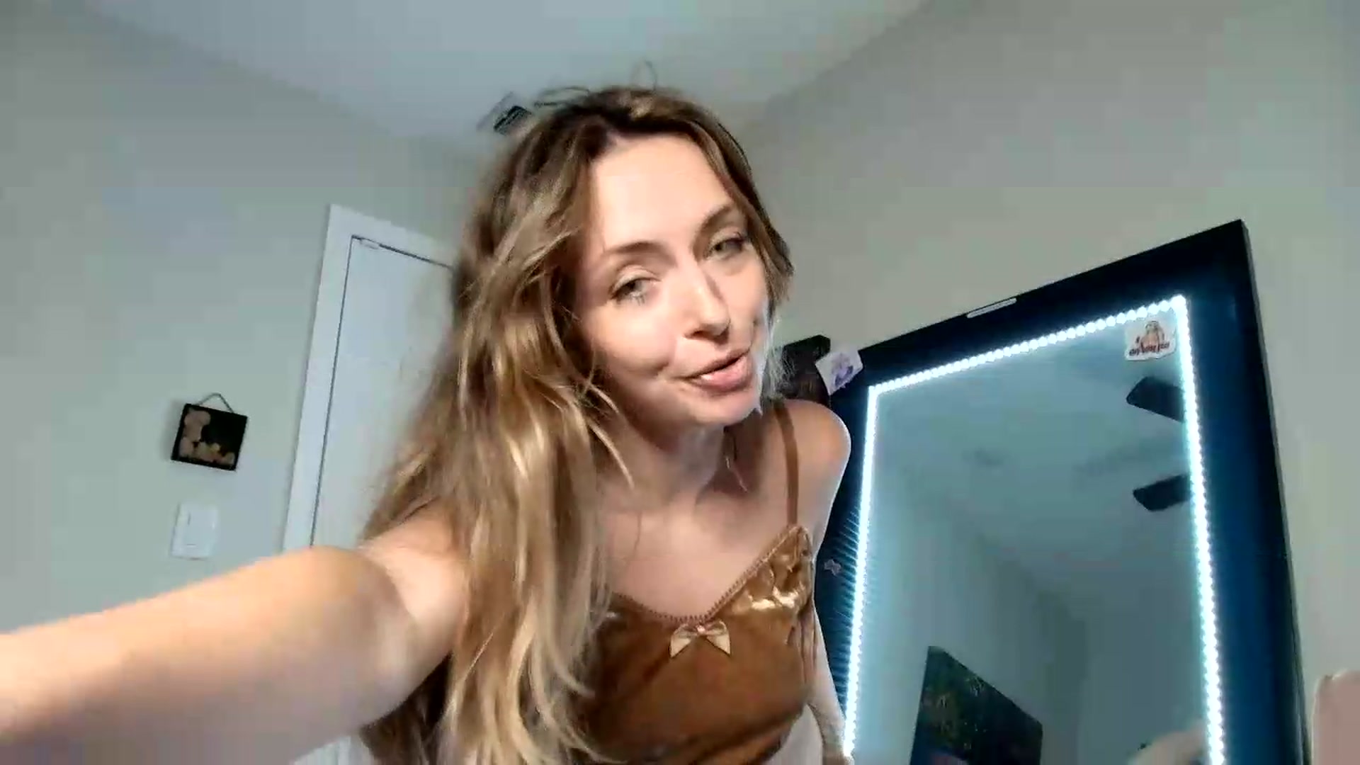 Gallery image thumbnail from Belphoebe's myfreecams stream on, 08/29/2026, 24:02 image 6 of 20