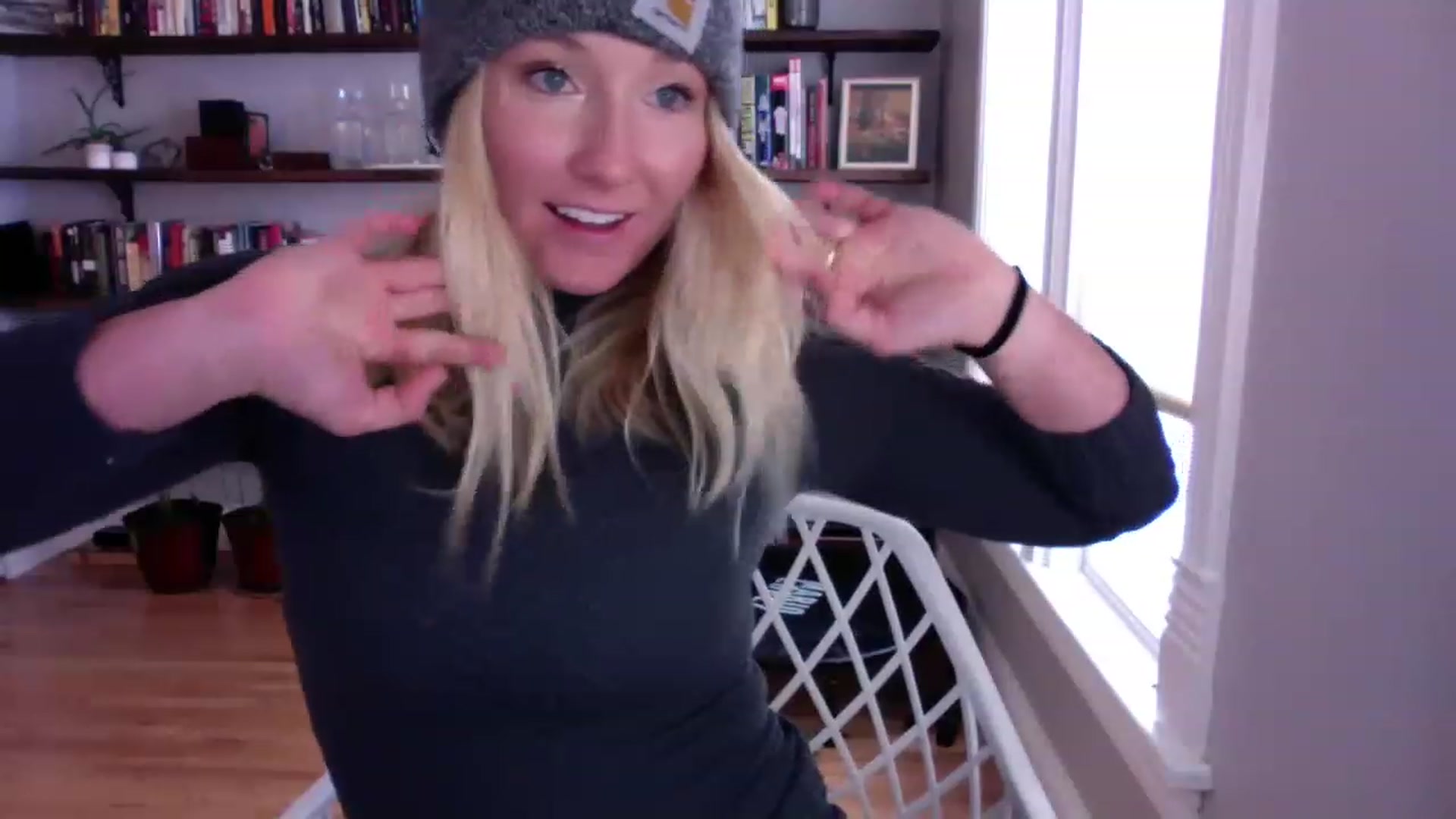 Gallery image thumbnail from BendyBlonde1's myfreecams stream on, 12/15/2022, 20:30 image 14 of 20