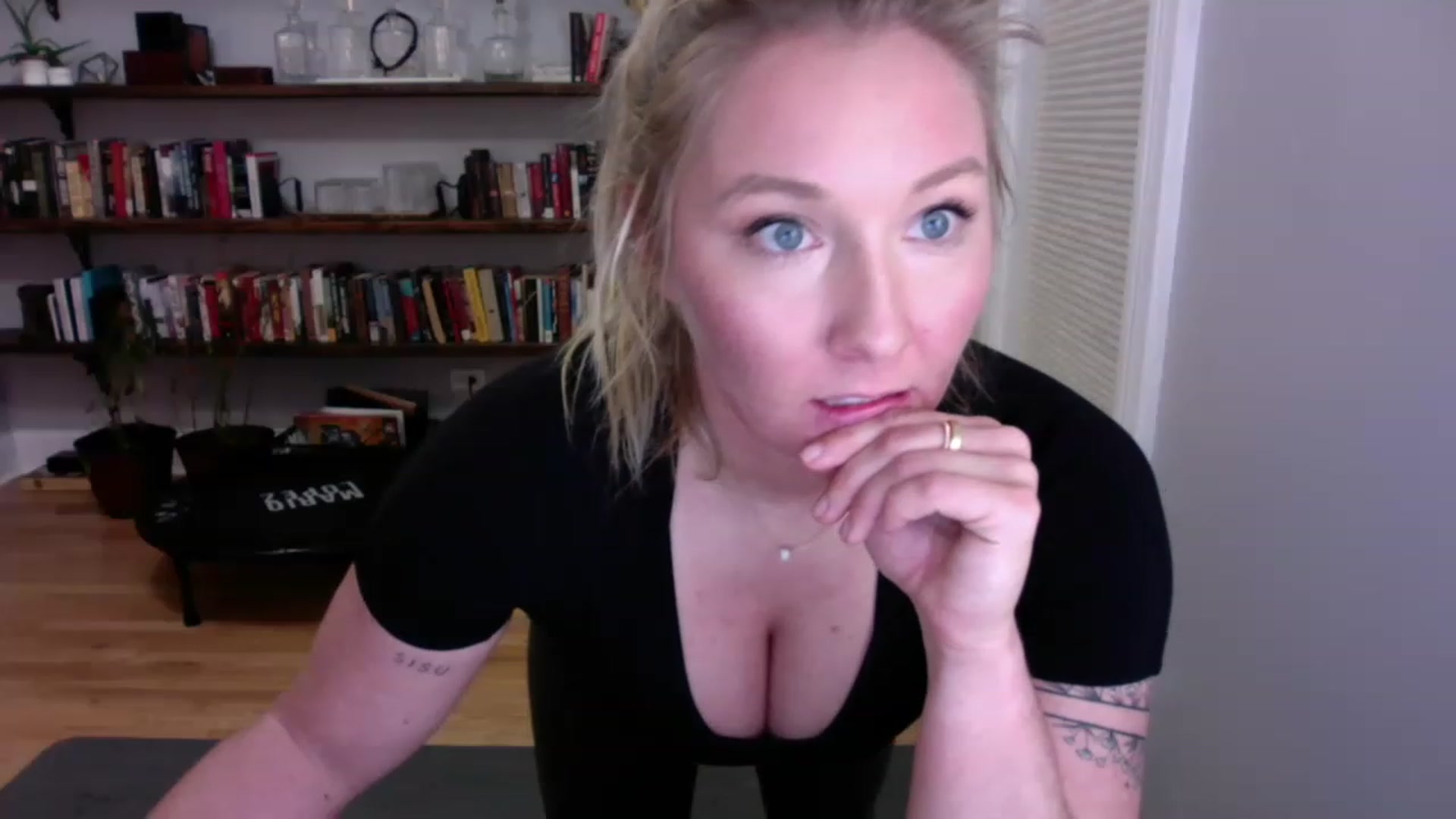 Gallery image thumbnail from BendyBlonde1's myfreecams stream on, 12/20/2022, 01:36 image 19 of 20