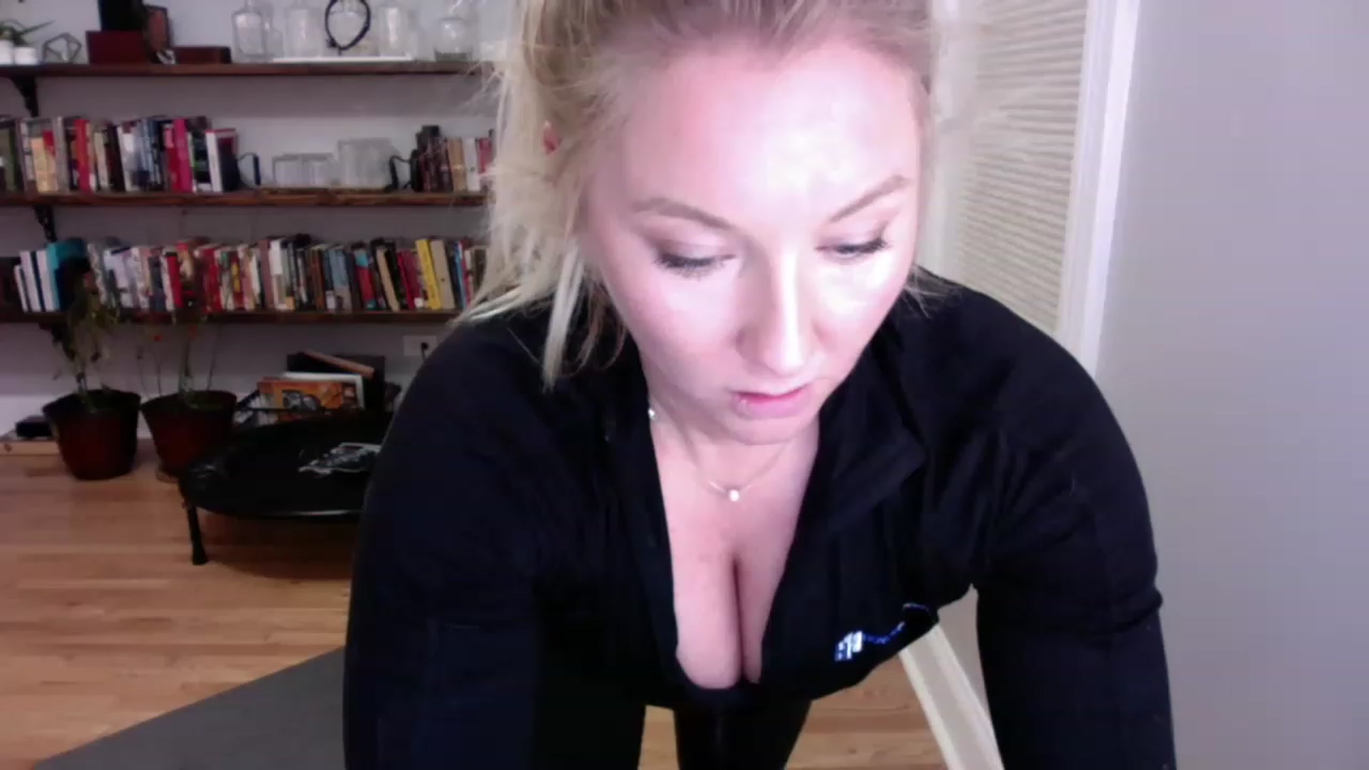 Gallery image thumbnail from BendyBlonde1's myfreecams stream on, 12/20/2022, 01:36 image 1 of 20