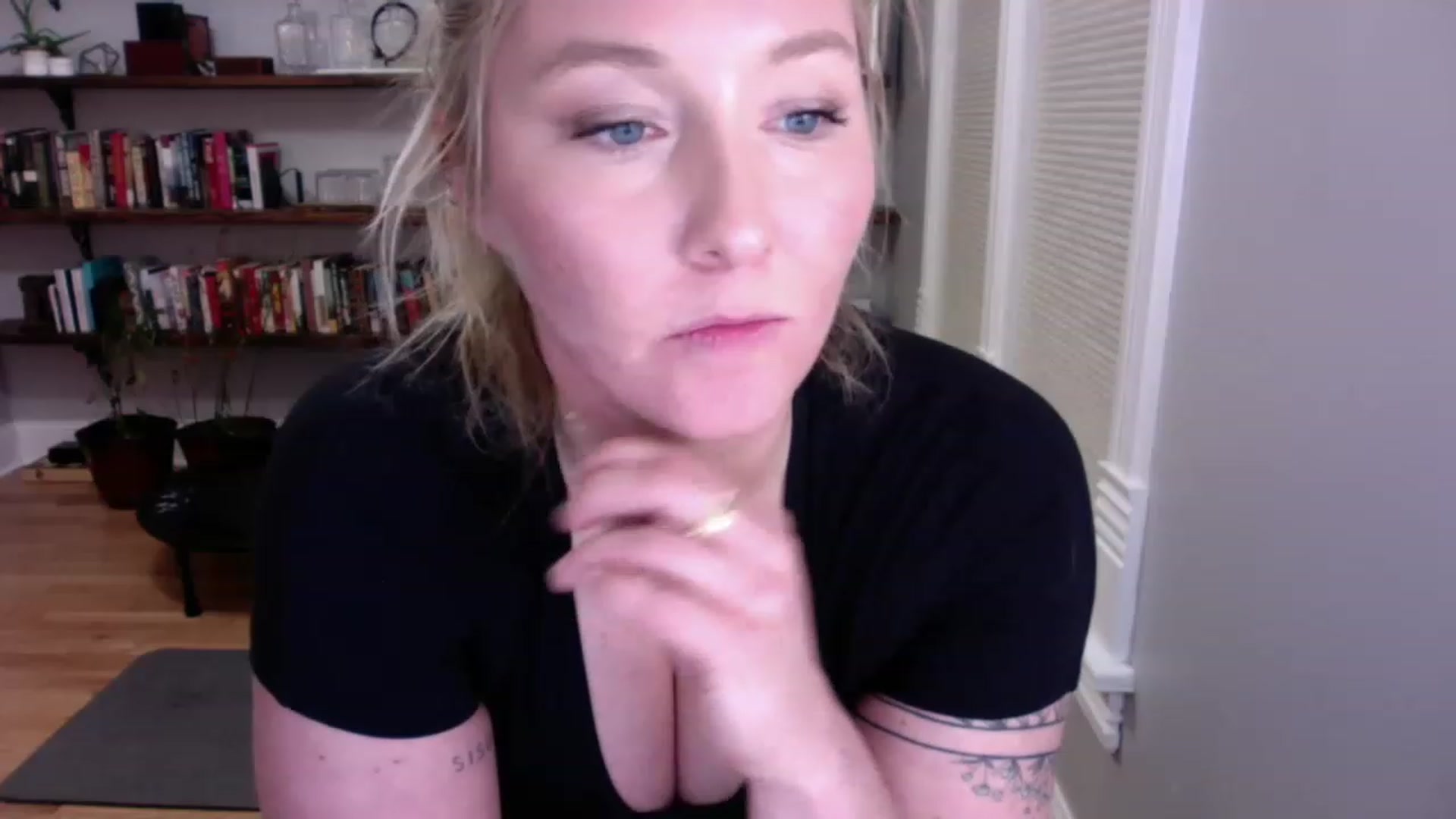 Gallery image thumbnail from BendyBlonde1's myfreecams stream on, 12/20/2022, 01:36 image 15 of 20