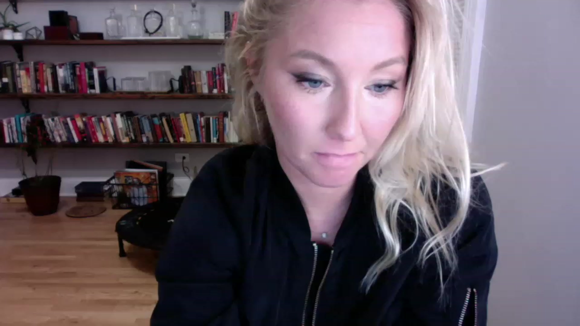 Gallery image thumbnail from BendyBlonde1's myfreecams stream on, 12/22/2022, 02:41 image 12 of 20