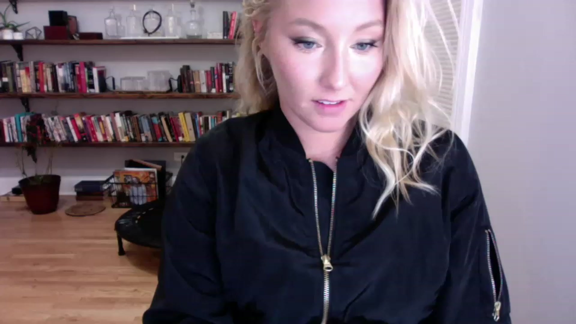 Gallery image thumbnail from BendyBlonde1's myfreecams stream on, 12/22/2022, 02:41 image 2 of 20